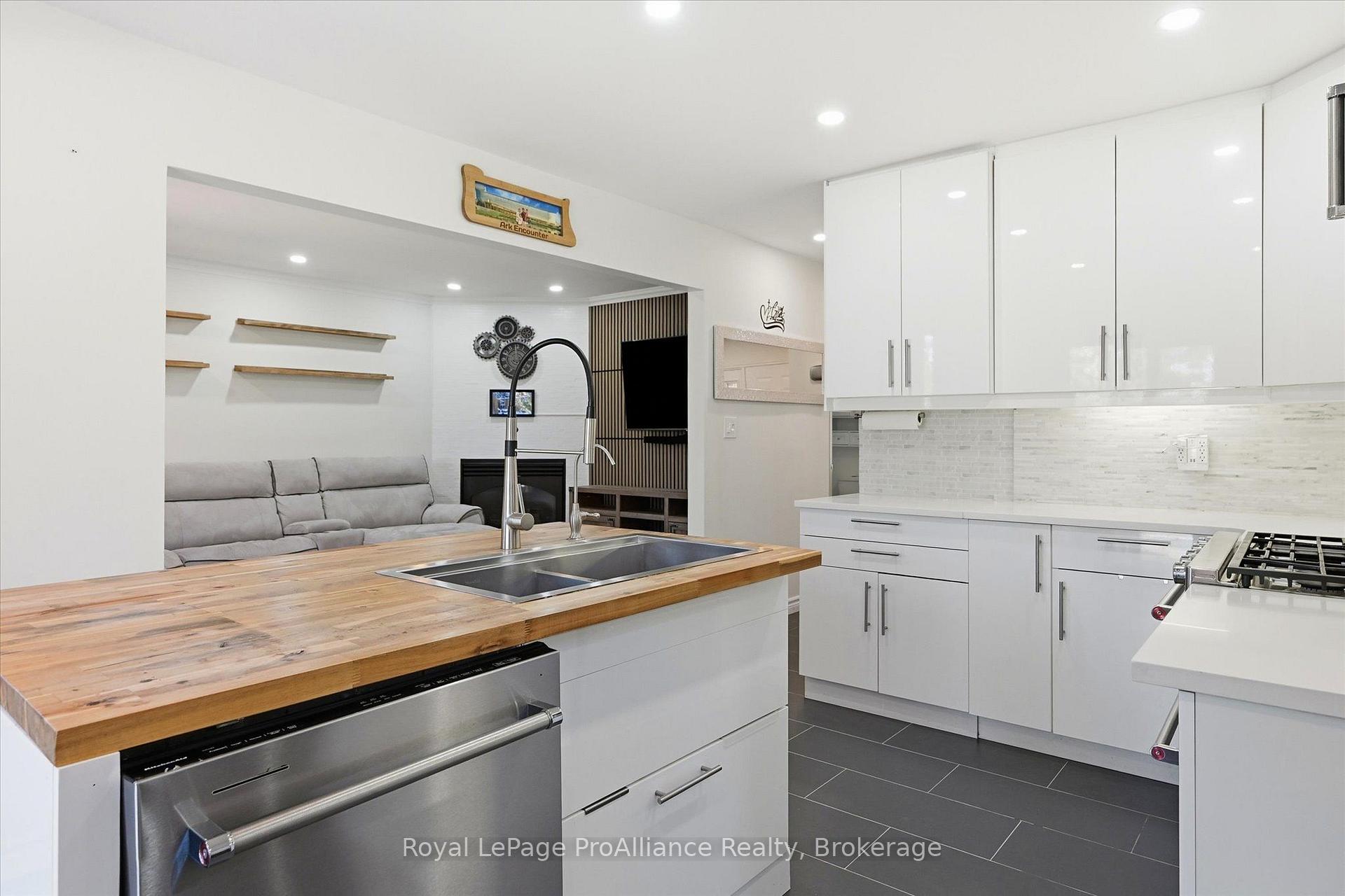 Photo 11 of 1316 Scollard Drive, Peterborough, Ashburnham Ward 4 — HOMEH