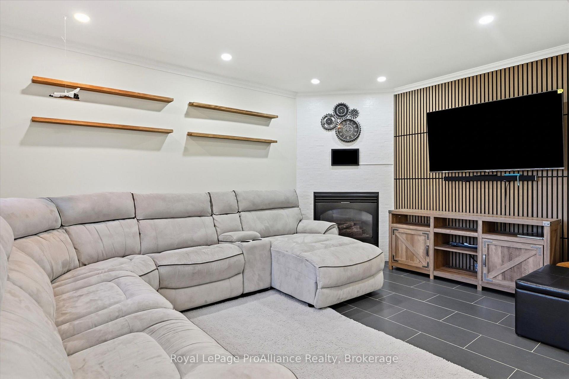 Photo 15 of 1316 Scollard Drive, Peterborough, Ashburnham Ward 4 — HOMEH