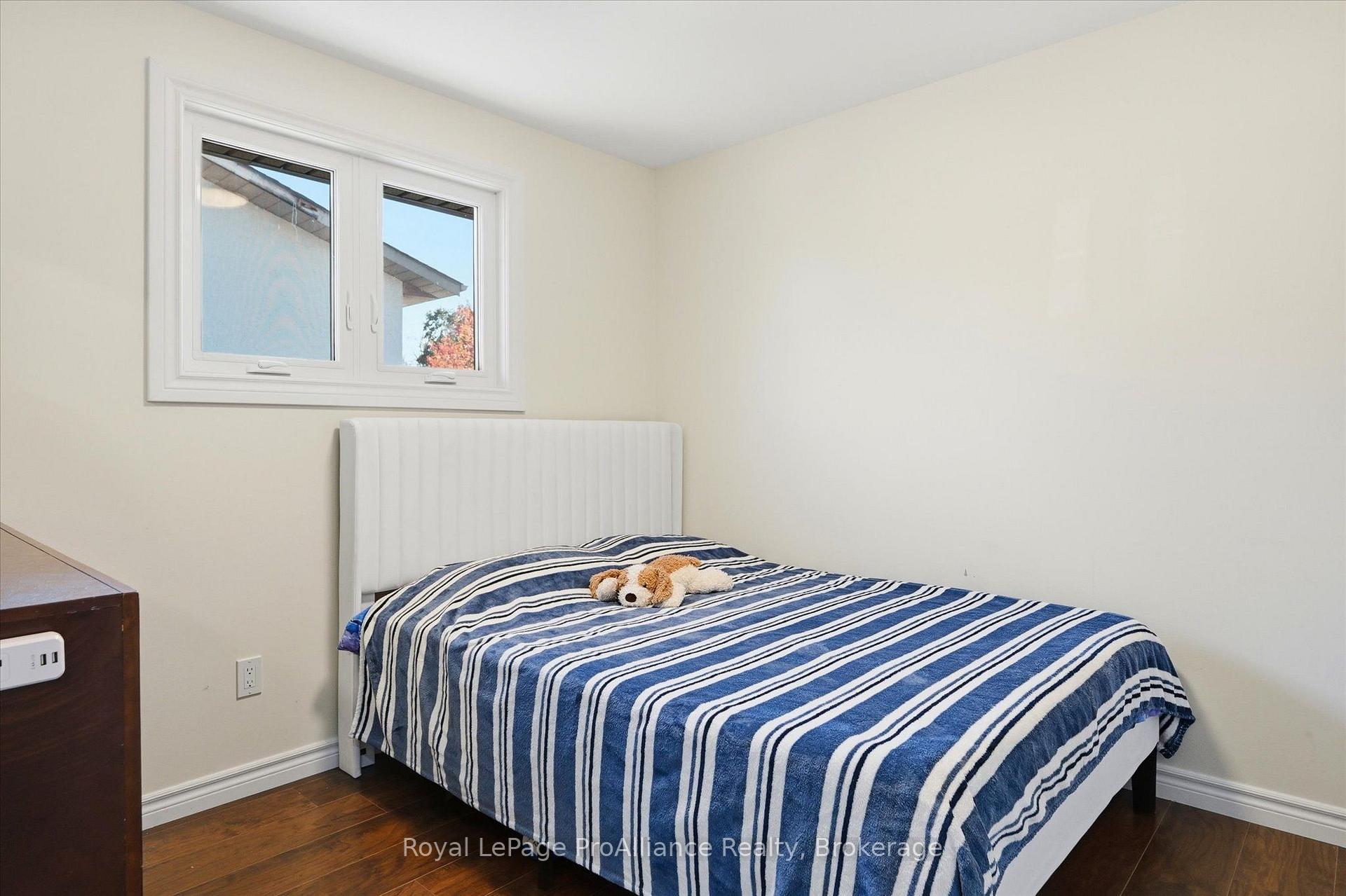 Photo 33 of 1316 Scollard Drive, Peterborough, Ashburnham Ward 4 — HOMEH