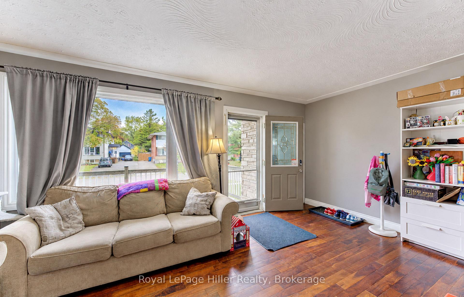 Photo 8 of 163 Elgin Crescent, Stratford — HOMEH