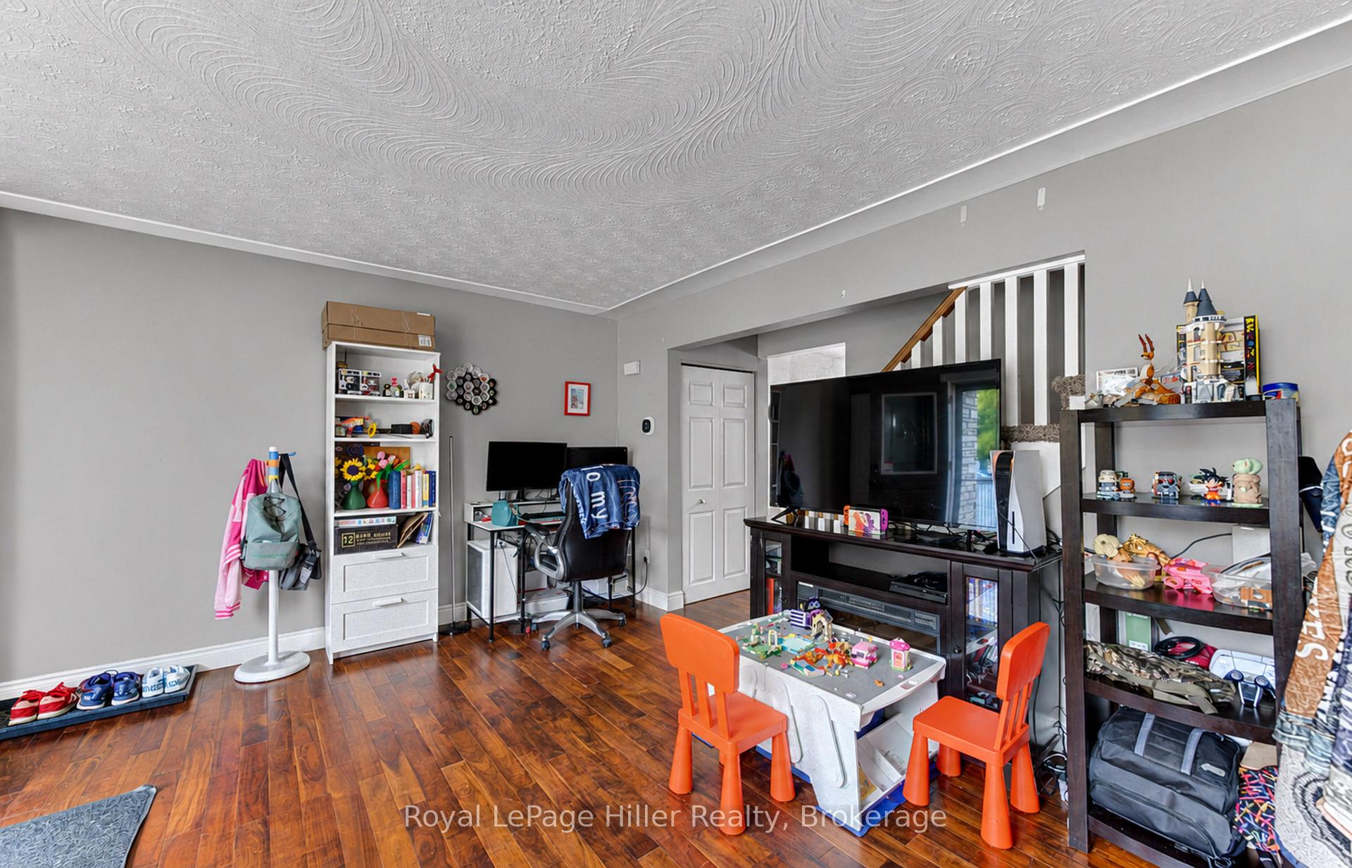 Photo 9 of 163 Elgin Crescent, Stratford — HOMEH