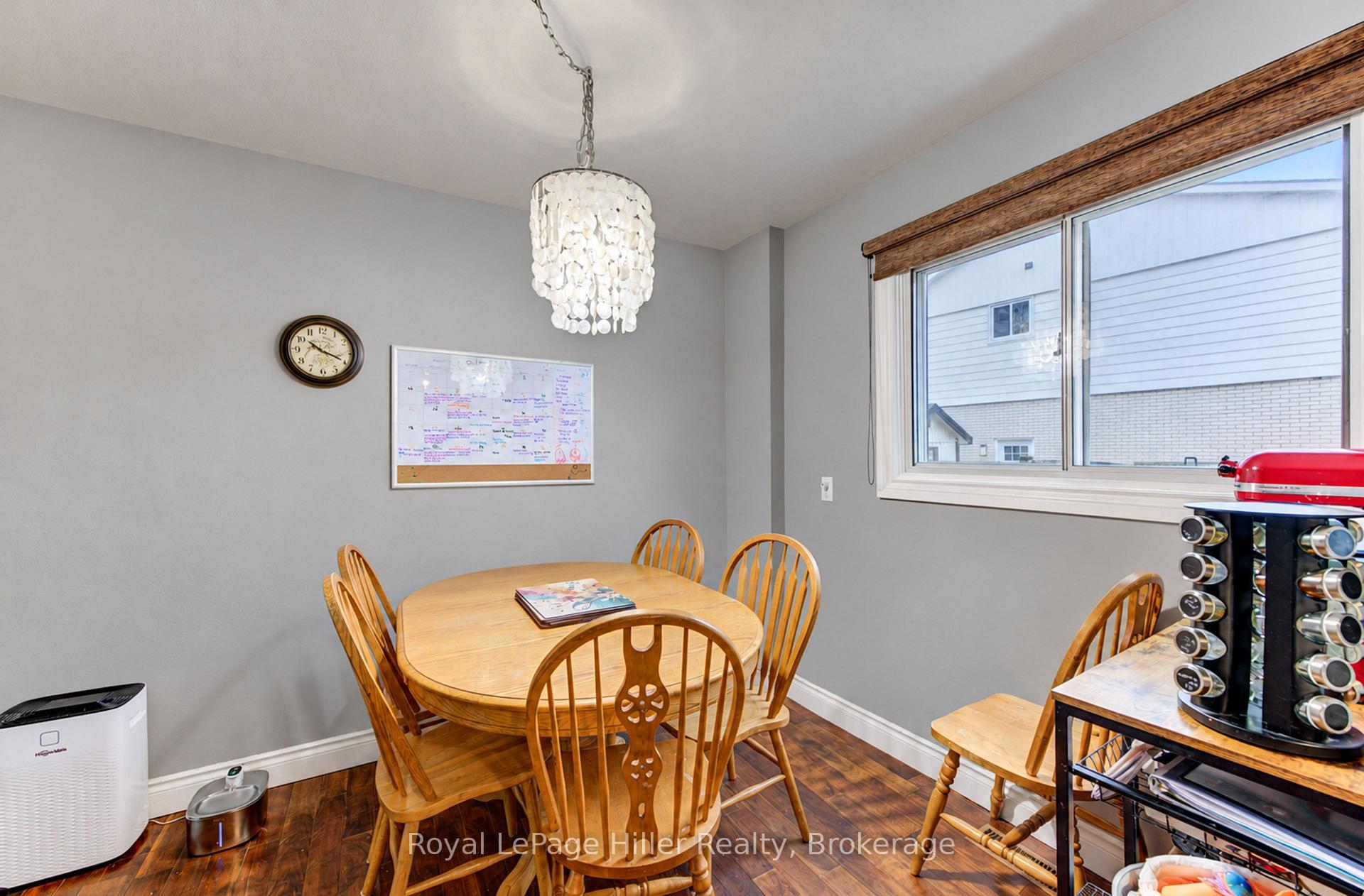 Photo 11 of 163 Elgin Crescent, Stratford — HOMEH