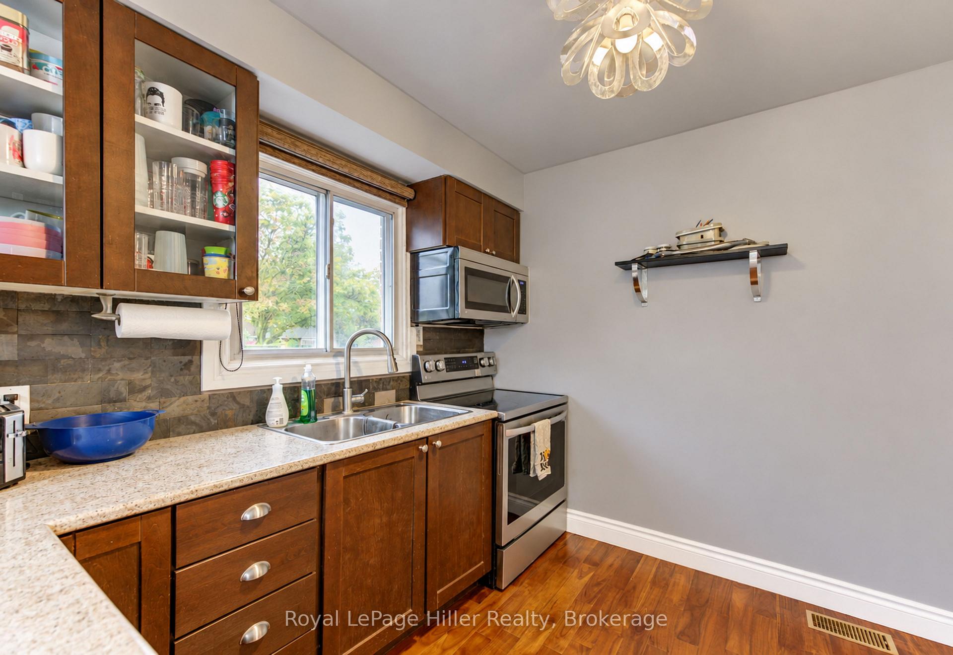 Photo 15 of 163 Elgin Crescent, Stratford — HOMEH