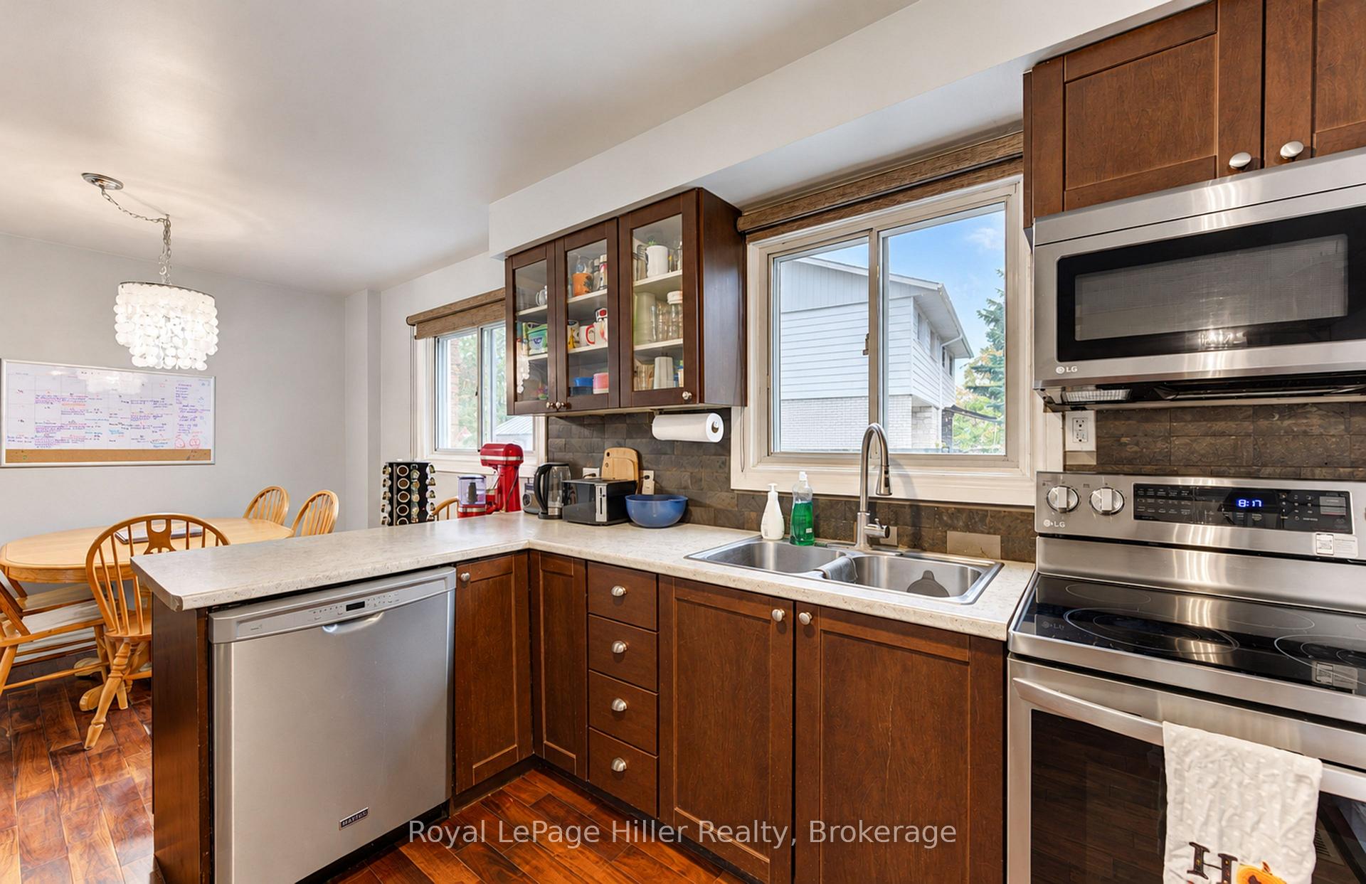 Photo 16 of 163 Elgin Crescent, Stratford — HOMEH