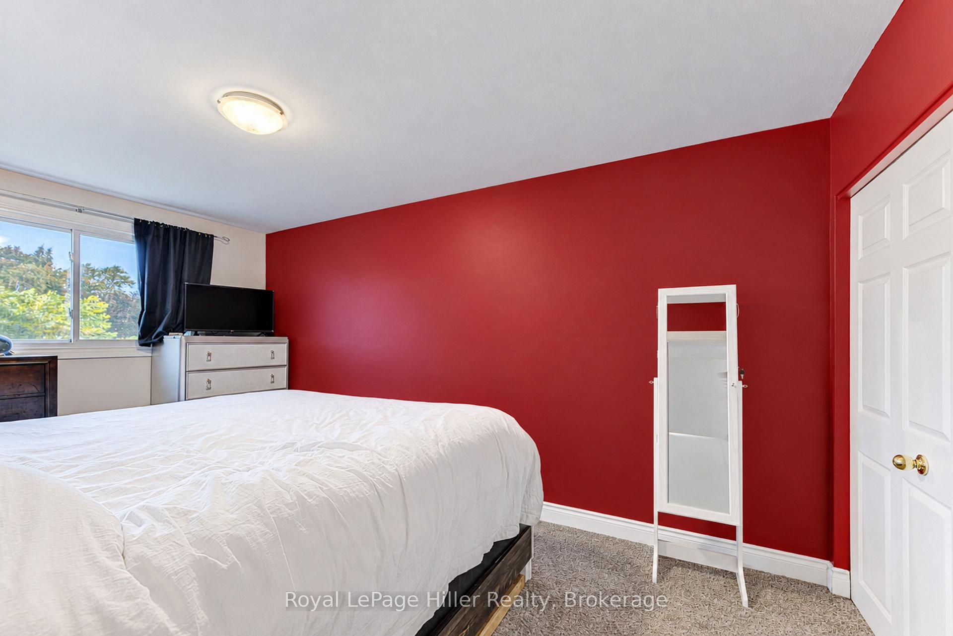 Photo 22 of 163 Elgin Crescent, Stratford — HOMEH