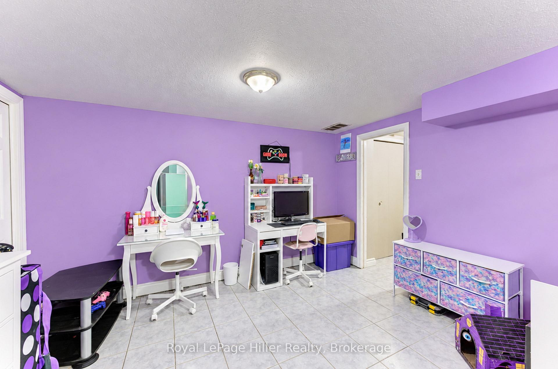 Photo 28 of 163 Elgin Crescent, Stratford — HOMEH