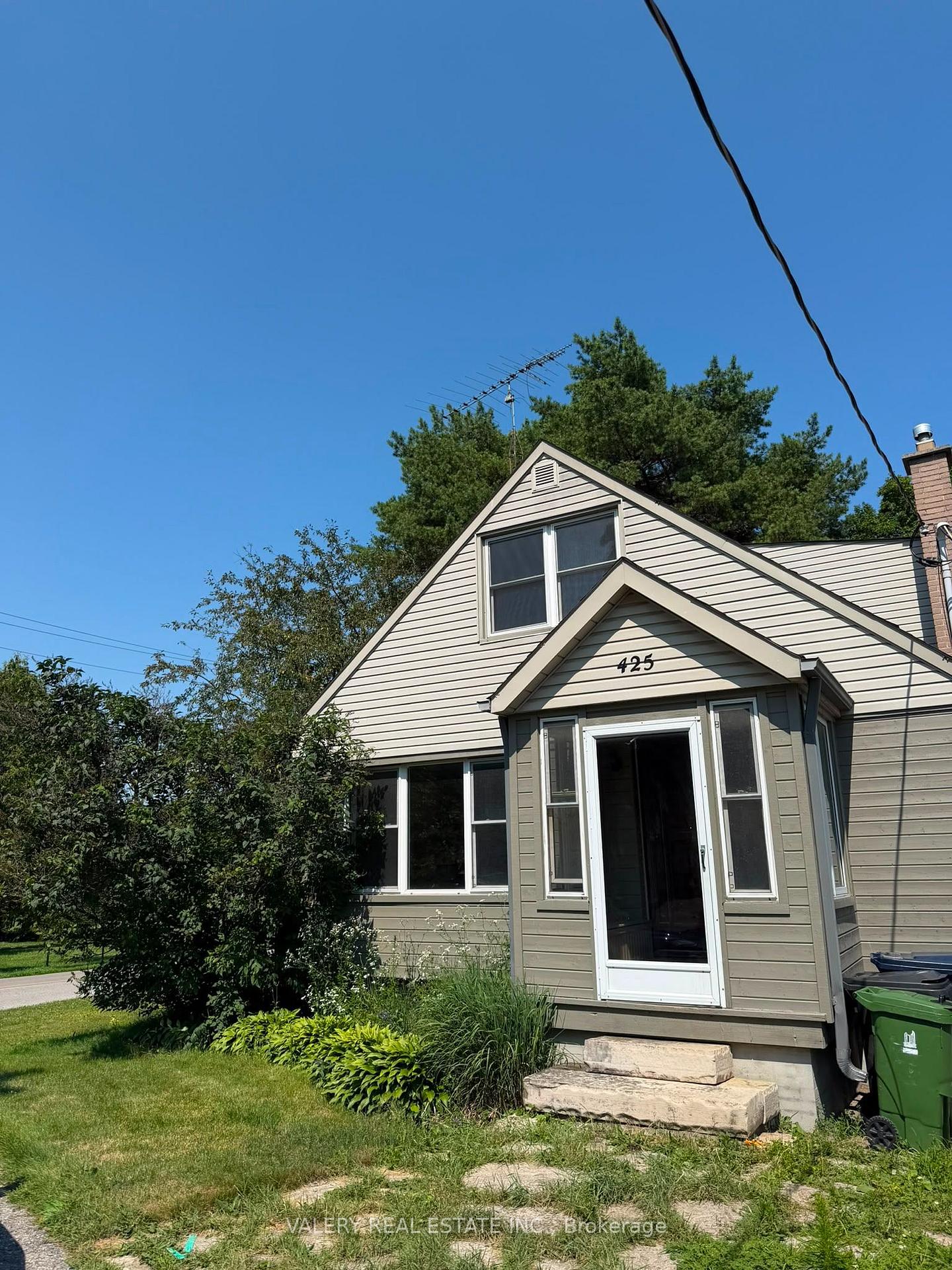 Photo of 425 Livingston Road N