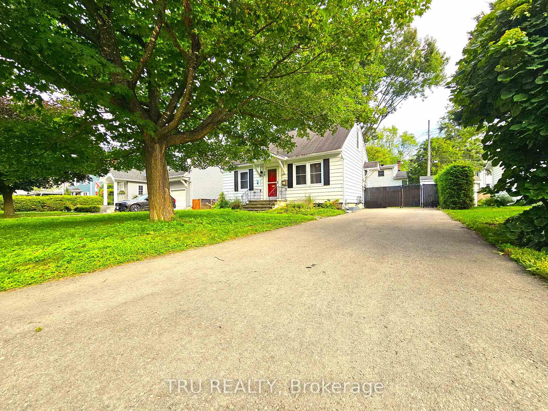 Photo 5 of 28 Arundel Avenue, Ottawa, Manor Park — HOMEH