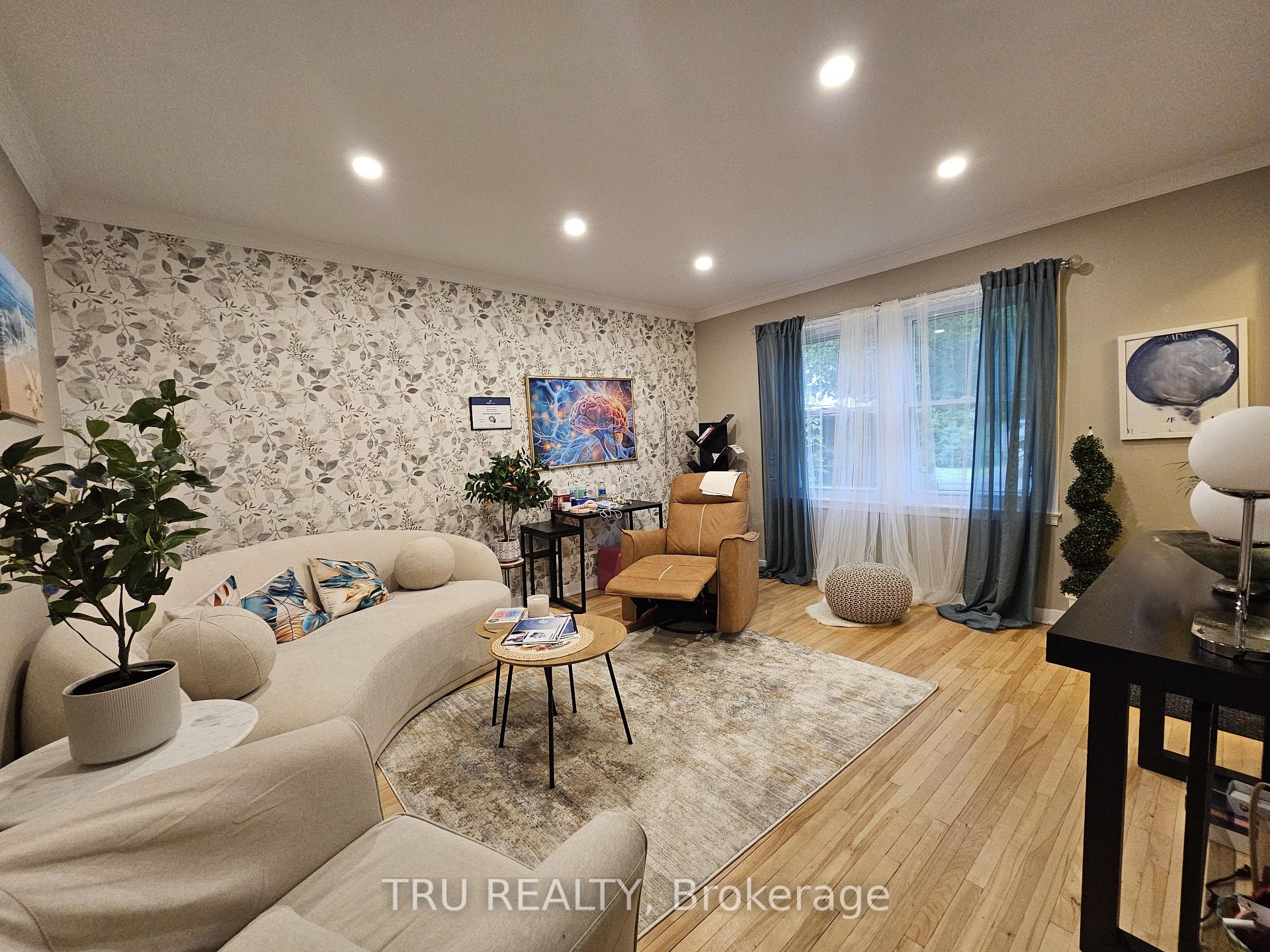 Photo 7 of 28 Arundel Avenue, Ottawa, Manor Park — HOMEH