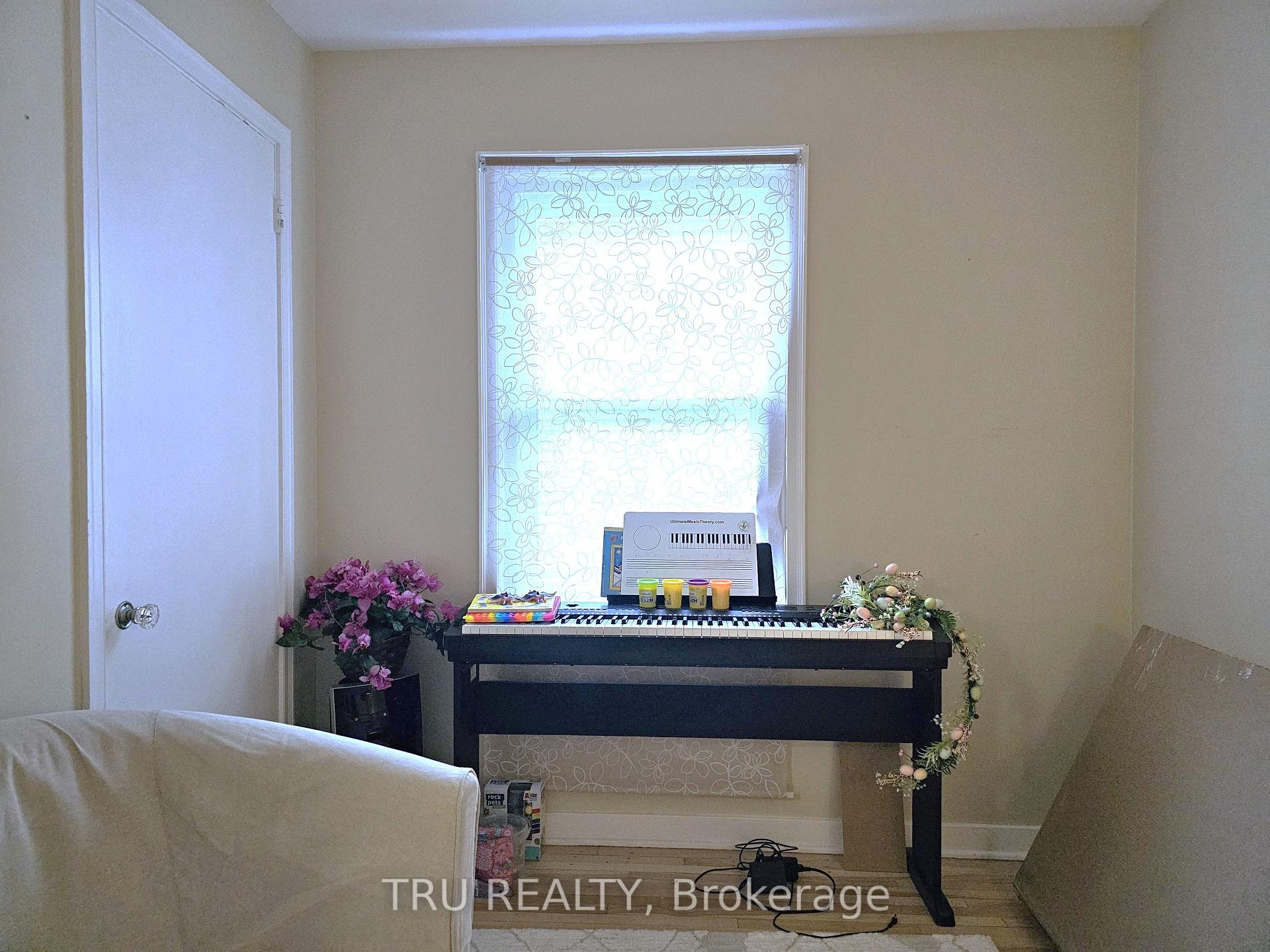 Photo 9 of 28 Arundel Avenue, Ottawa, Manor Park — HOMEH