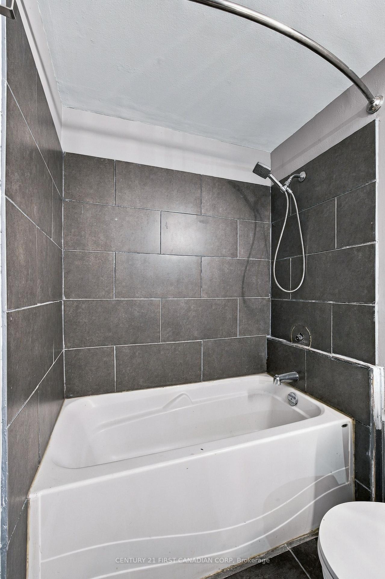 Photo 23 of Unit 29, 625 Griffith Street, London, South K — HOMEH