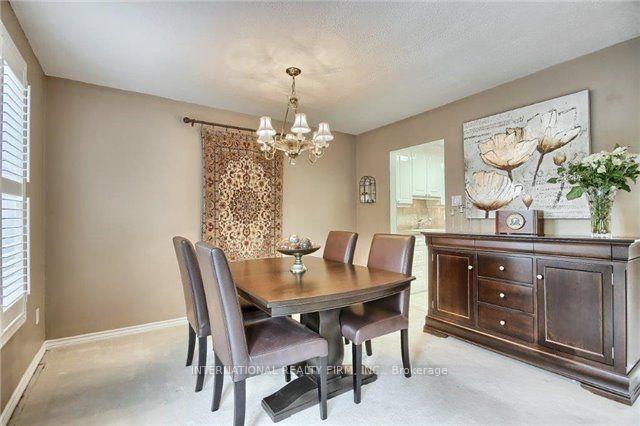 Photo 2 of 333 Dixon Boulevard, Newmarket, Central Newmarket — HOMEH