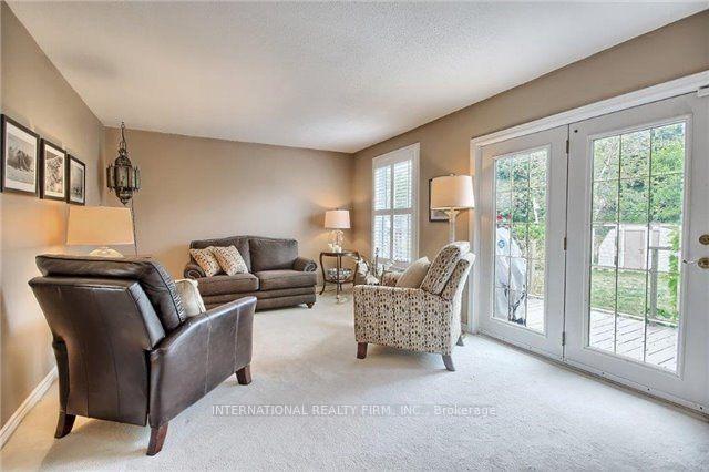 Photo 4 of 333 Dixon Boulevard, Newmarket, Central Newmarket — HOMEH