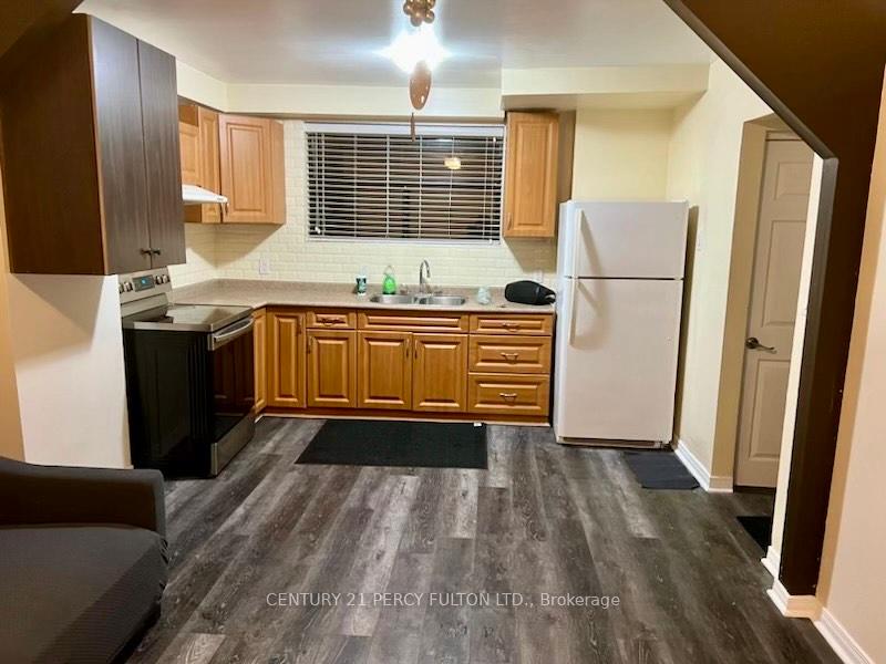 Photo 3 of Unit 2, 952 Scarlett Road, Etobicoke, Humber Heights — HOMEH