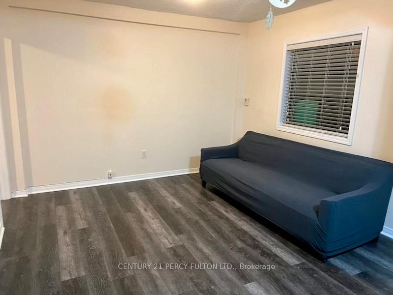 Photo 6 of Unit 2, 952 Scarlett Road, Etobicoke, Humber Heights — HOMEH