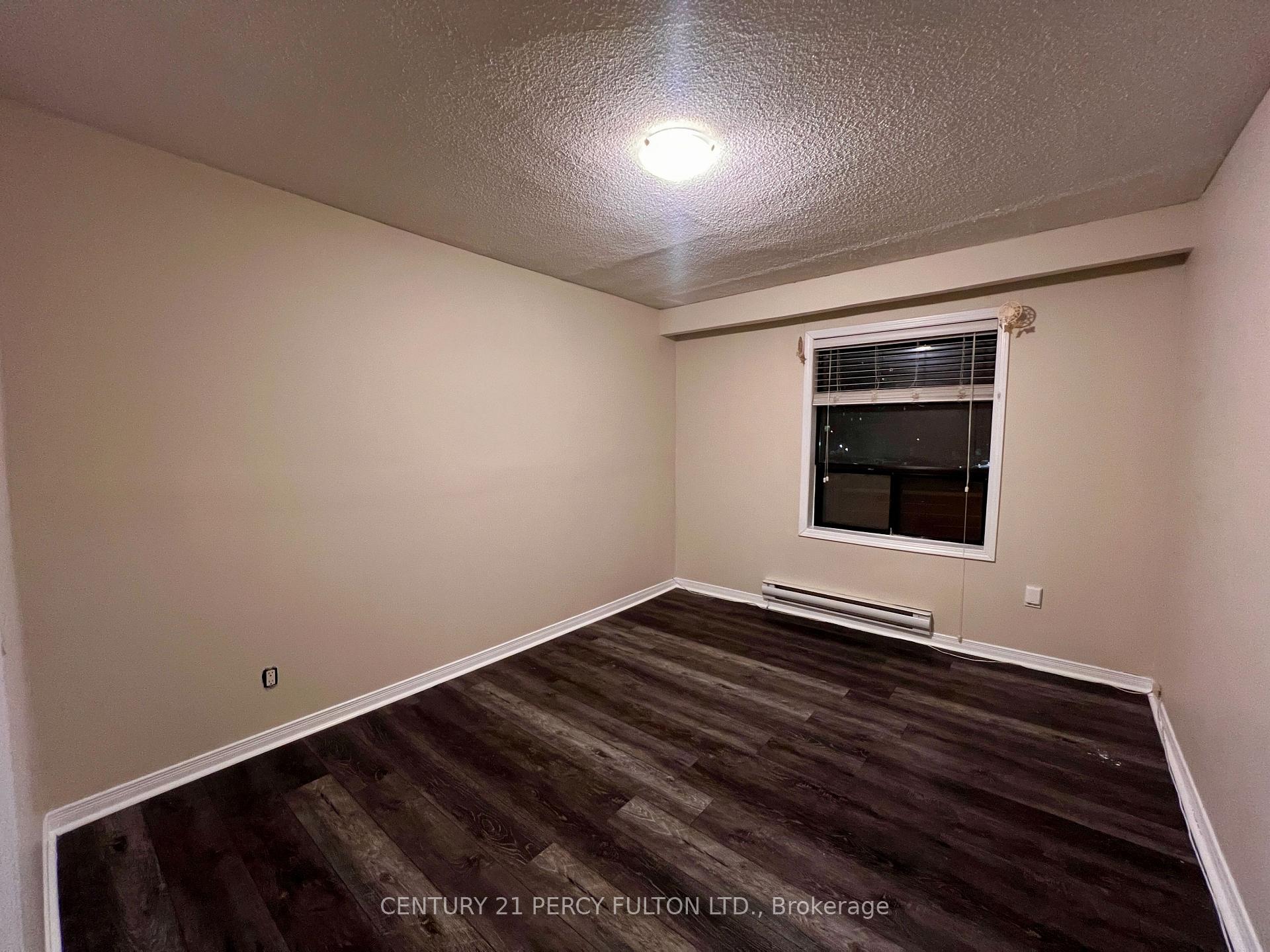 Photo 7 of Unit 2, 952 Scarlett Road, Etobicoke, Humber Heights — HOMEH