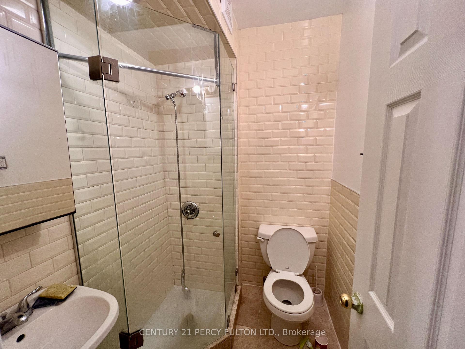 Photo 8 of Unit 2, 952 Scarlett Road, Etobicoke, Humber Heights — HOMEH