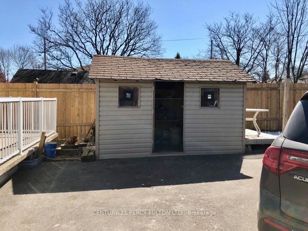 Photo 9 of Unit 2, 952 Scarlett Road, Etobicoke, Humber Heights — HOMEH