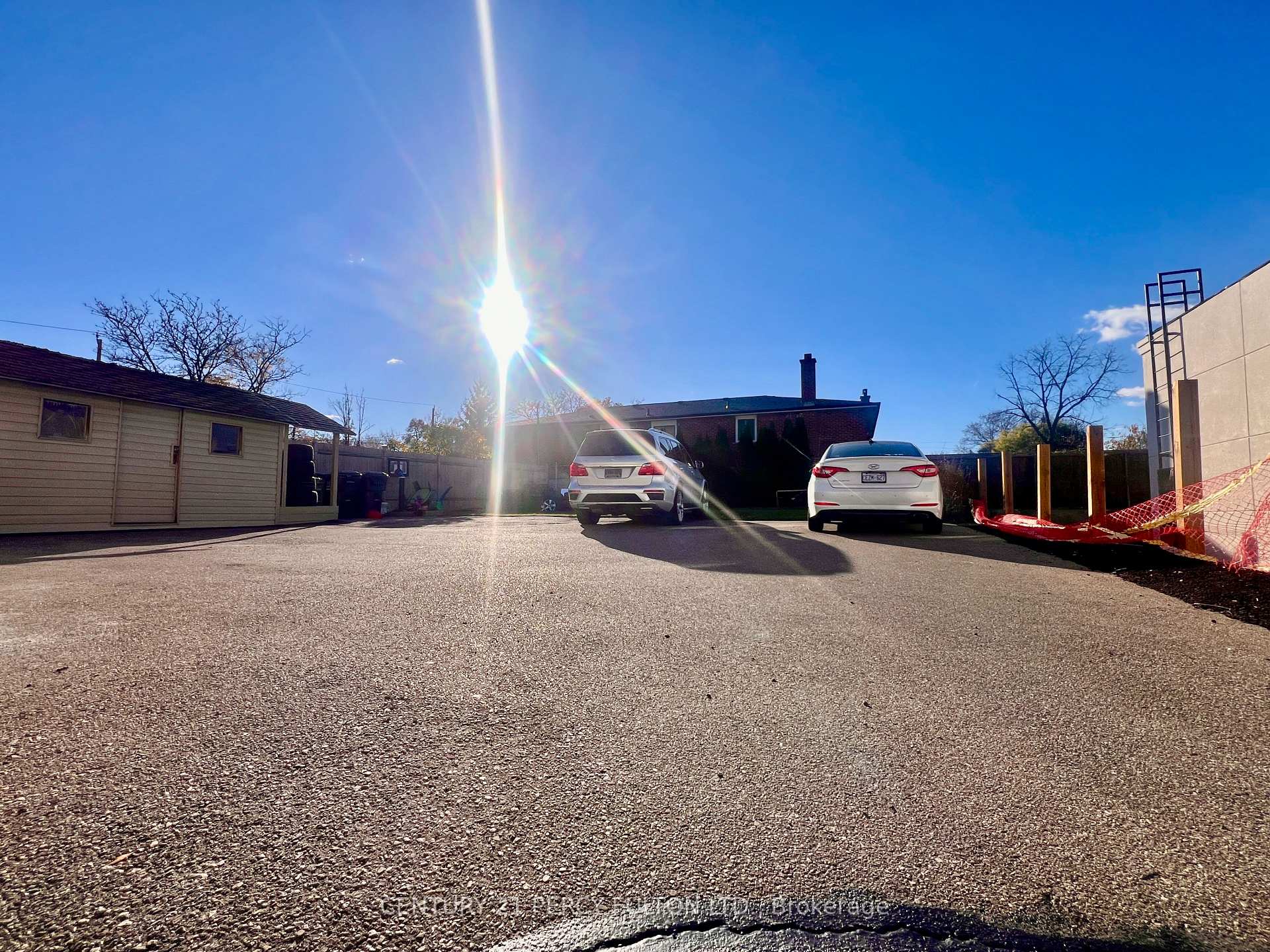 Photo 10 of Unit 2, 952 Scarlett Road, Etobicoke, Humber Heights — HOMEH