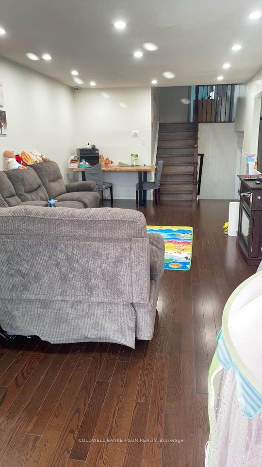 Photo 3 of Unit 1, 150 Murray Street, Brampton, Brampton West — HOMEH