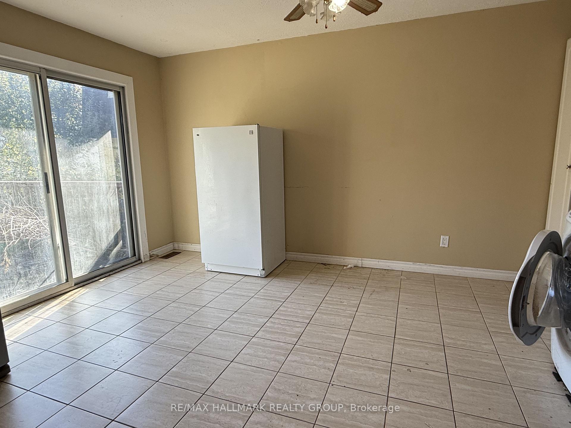 Photo 4 of 930 Cahill Drive W, Ottawa, Hunt Club — HOMEH