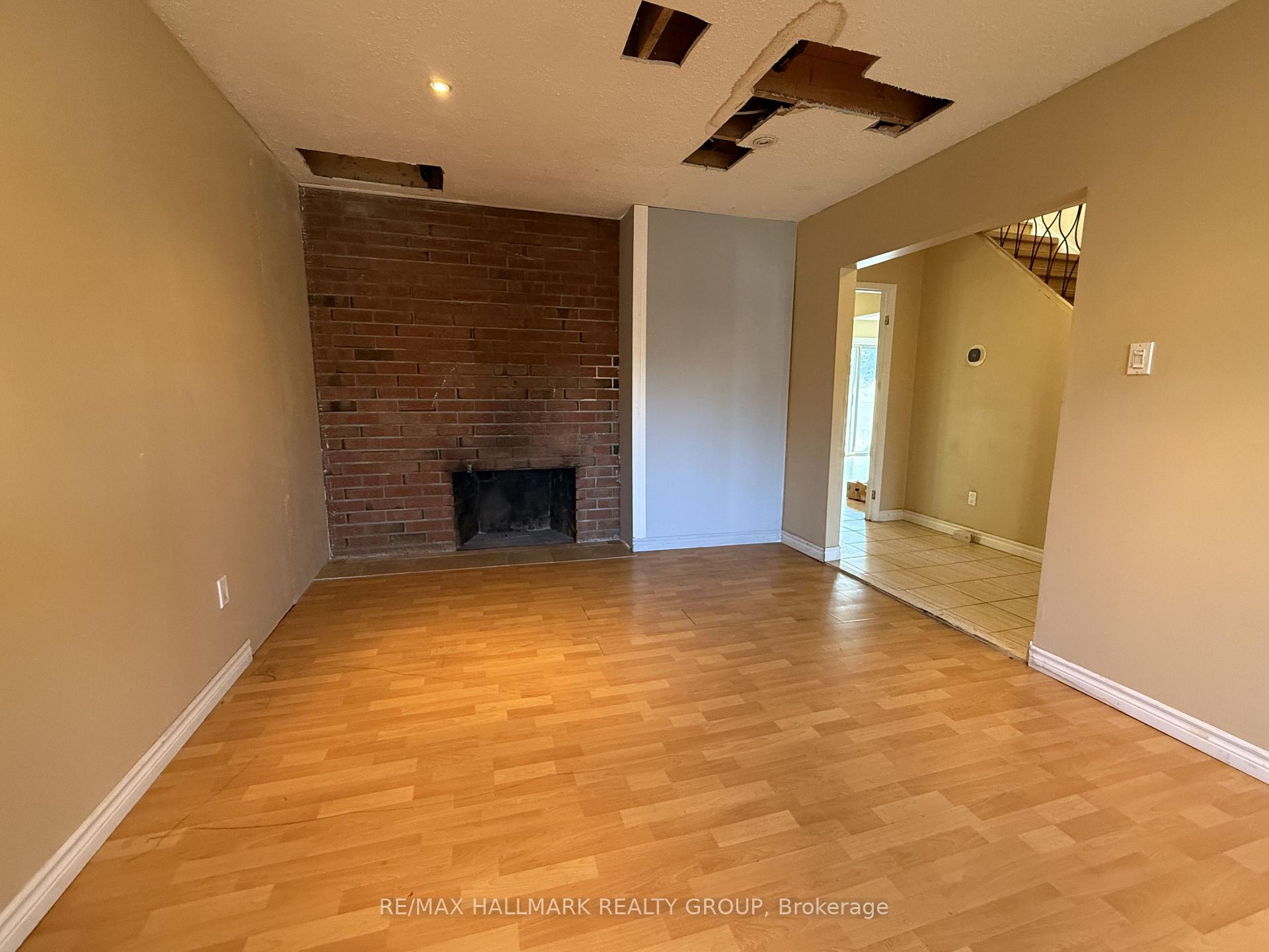 Photo 5 of 930 Cahill Drive W, Ottawa, Hunt Club — HOMEH