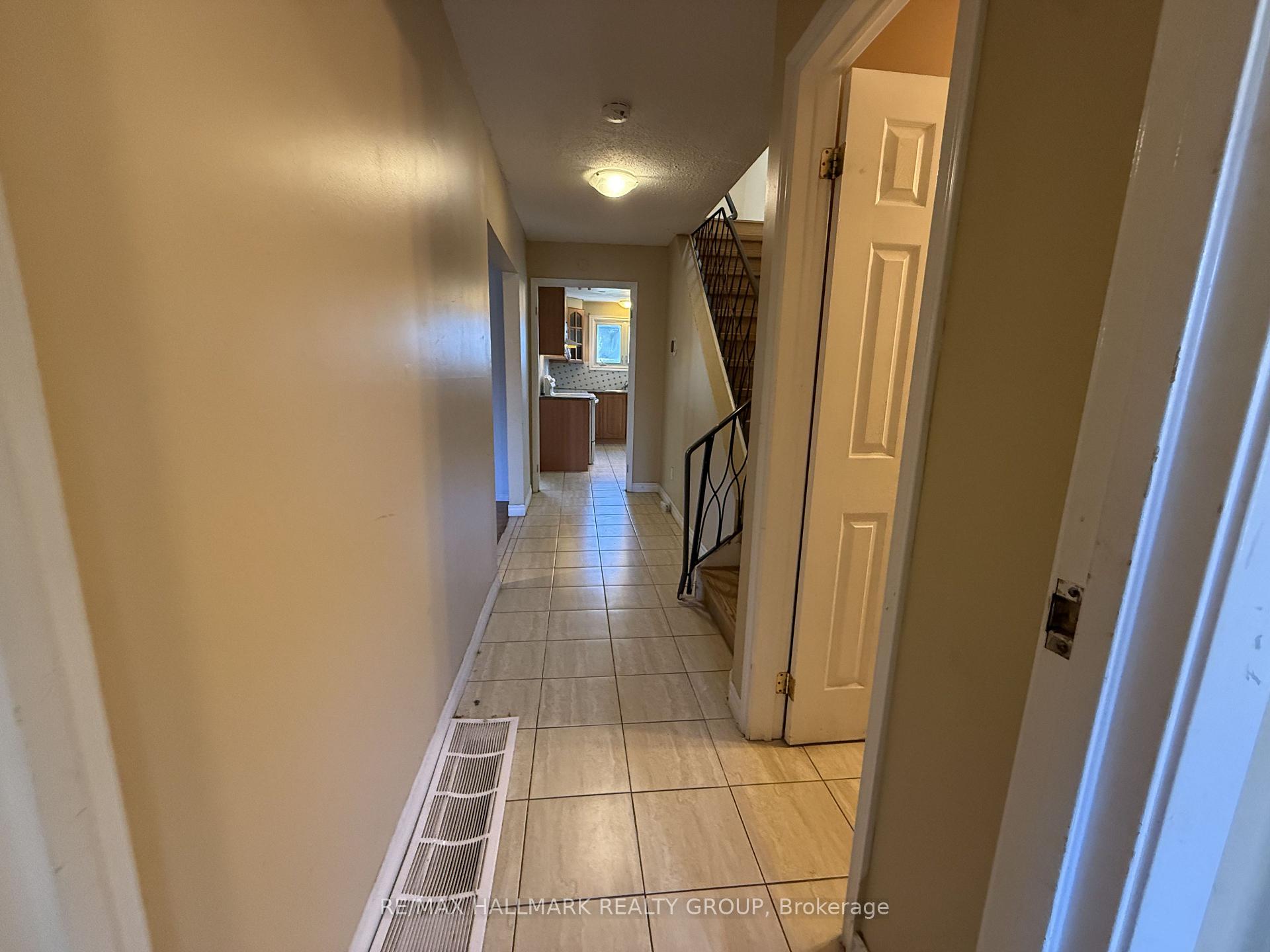 Photo 10 of 930 Cahill Drive W, Ottawa, Hunt Club — HOMEH