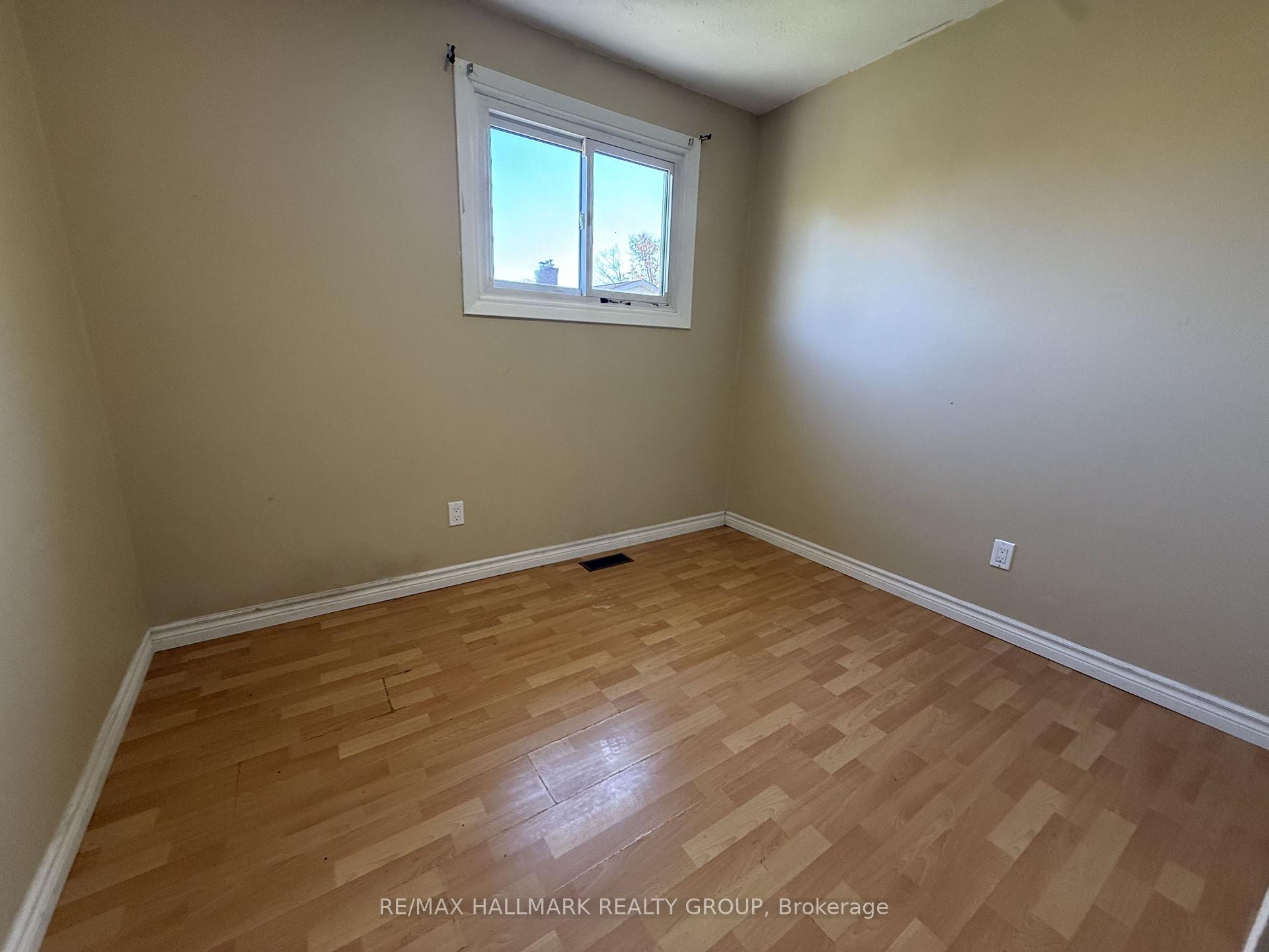 Photo 11 of 930 Cahill Drive W, Ottawa, Hunt Club — HOMEH