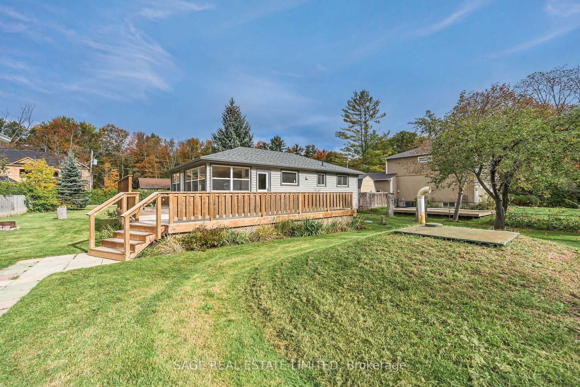 Photo 3 of 256 Big Bay Point Road, Innisfil, Rural Innisfil — HOMEH