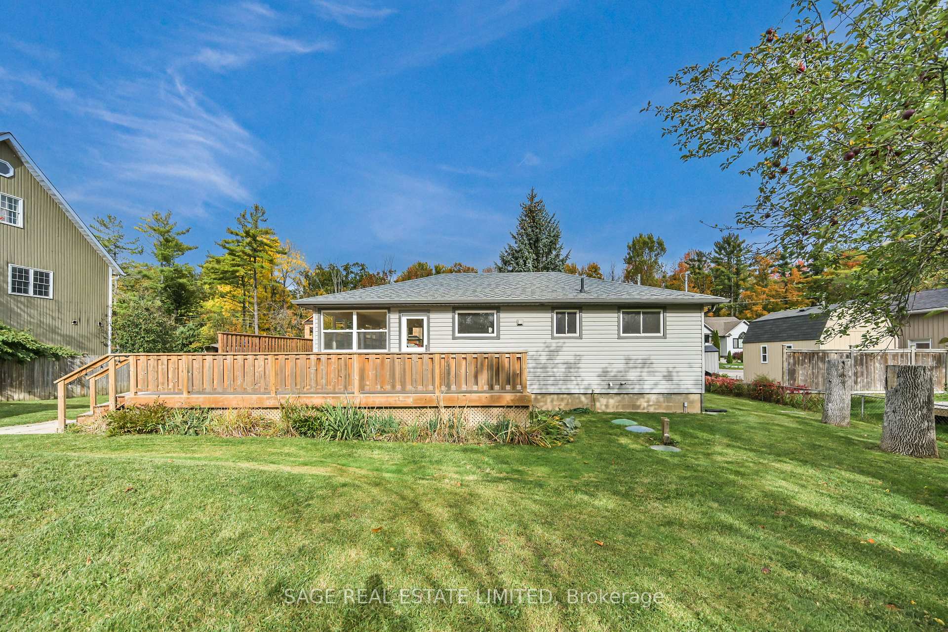 Photo 4 of 256 Big Bay Point Road, Innisfil, Rural Innisfil — HOMEH