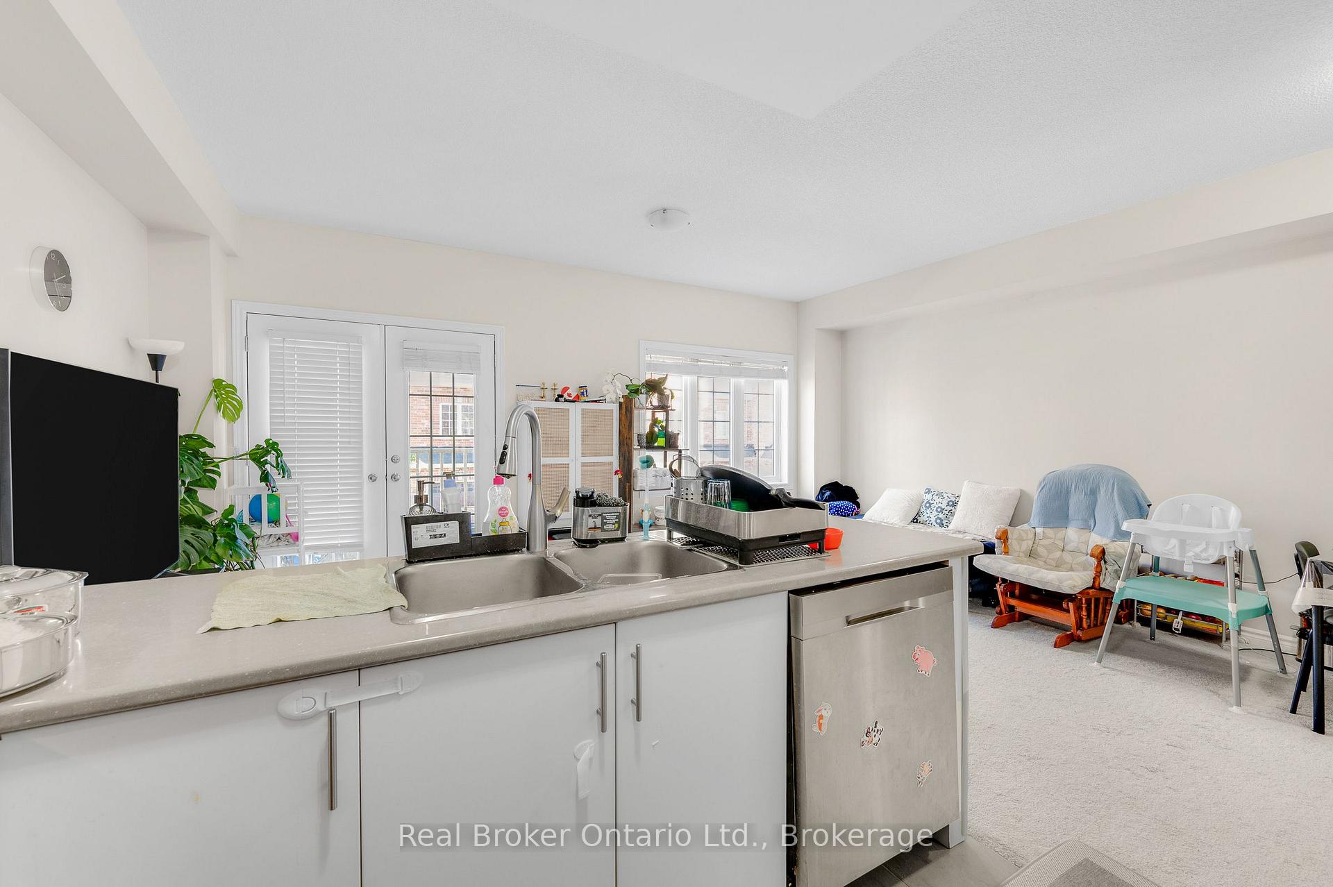 Photo 14 of Unit 80, 88 Decorso Drive, Guelph, Kortright East — HOMEH