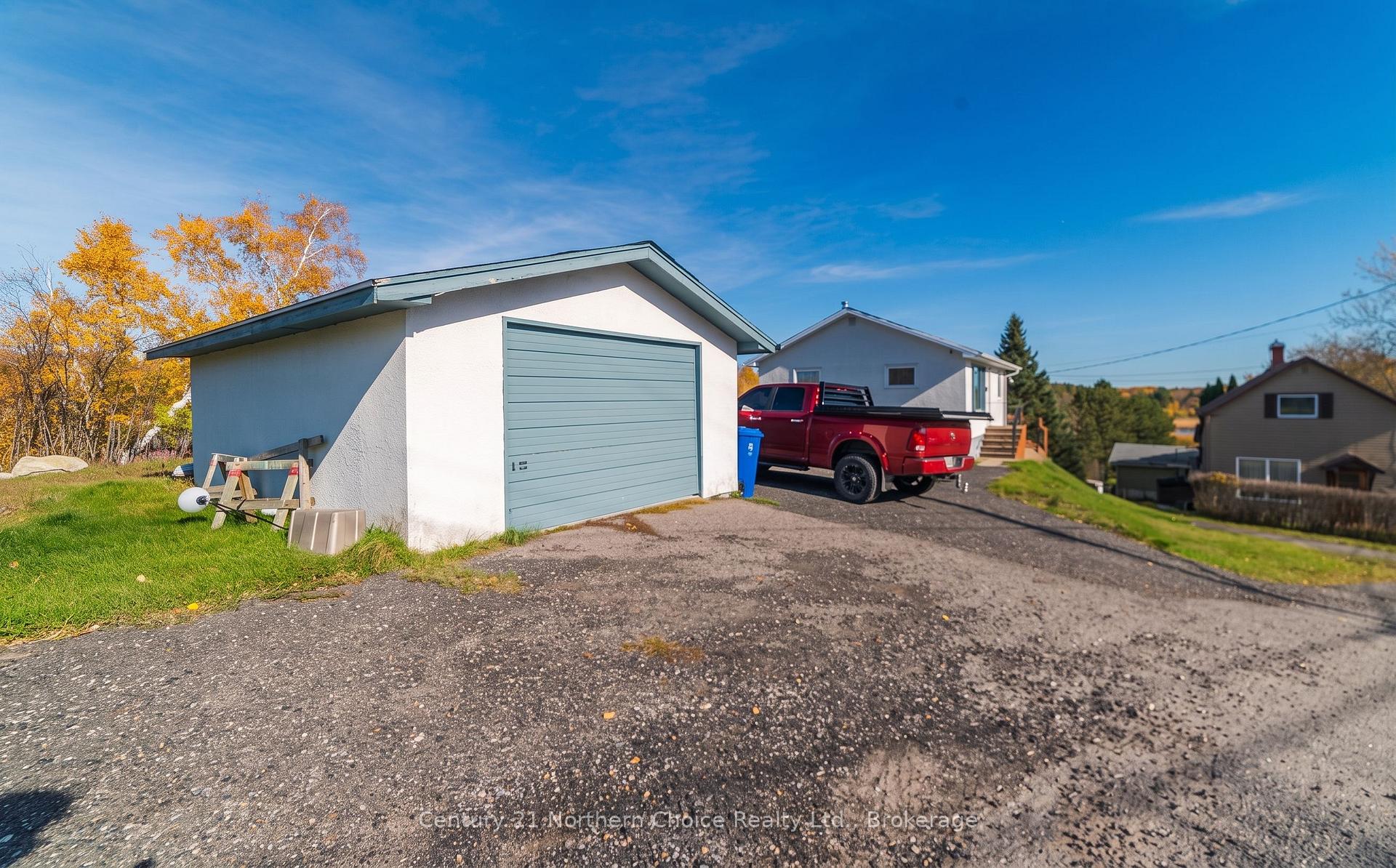 Photo 3 of 1038 1/2 Park Street, Kenora, Central — HOMEH