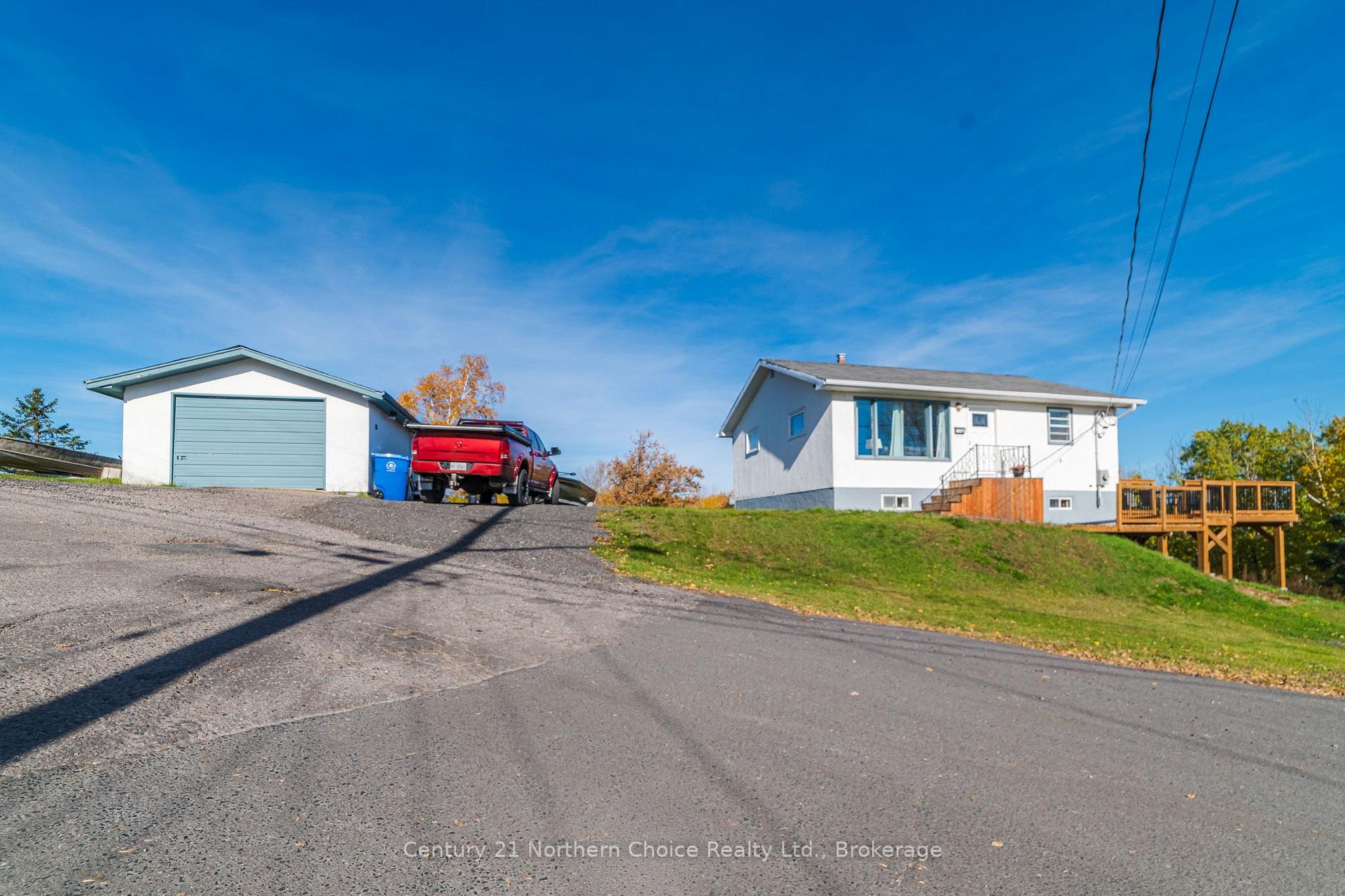 Photo 4 of 1038 1/2 Park Street, Kenora, Central — HOMEH