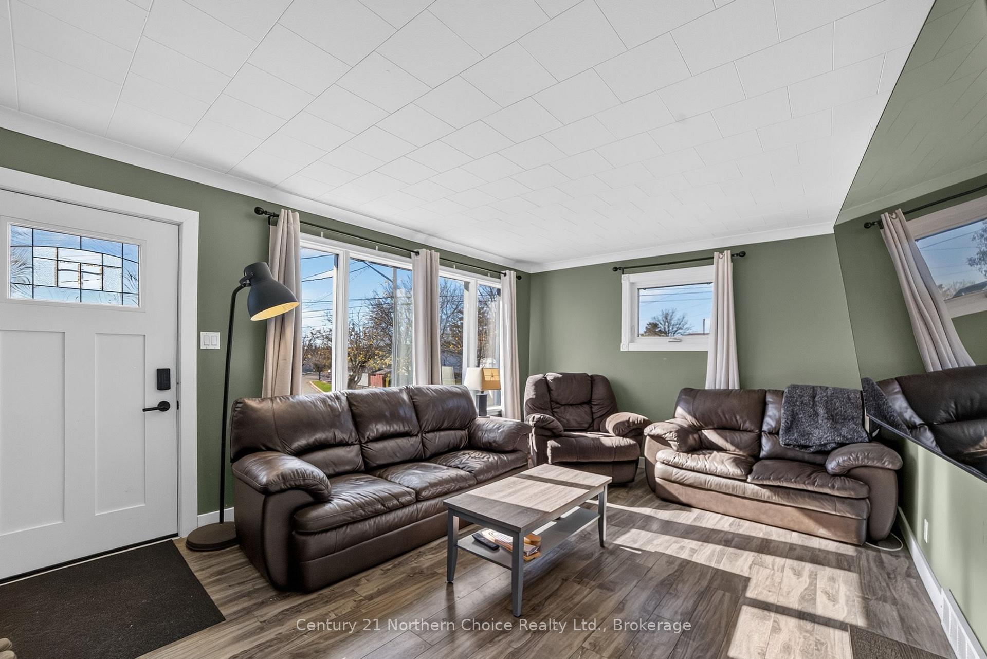 Photo 7 of 1038 1/2 Park Street, Kenora, Central — HOMEH