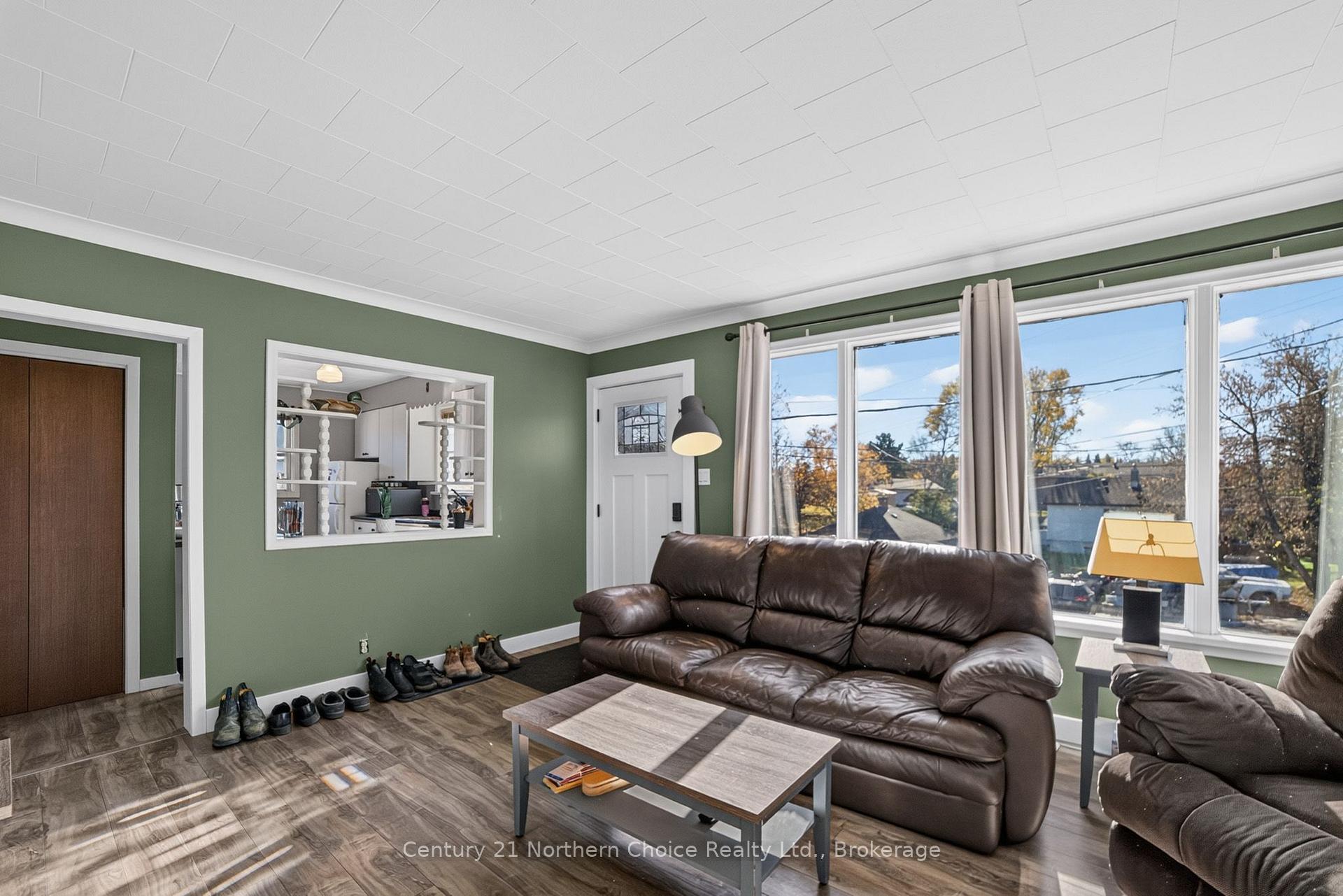 Photo 8 of 1038 1/2 Park Street, Kenora, Central — HOMEH