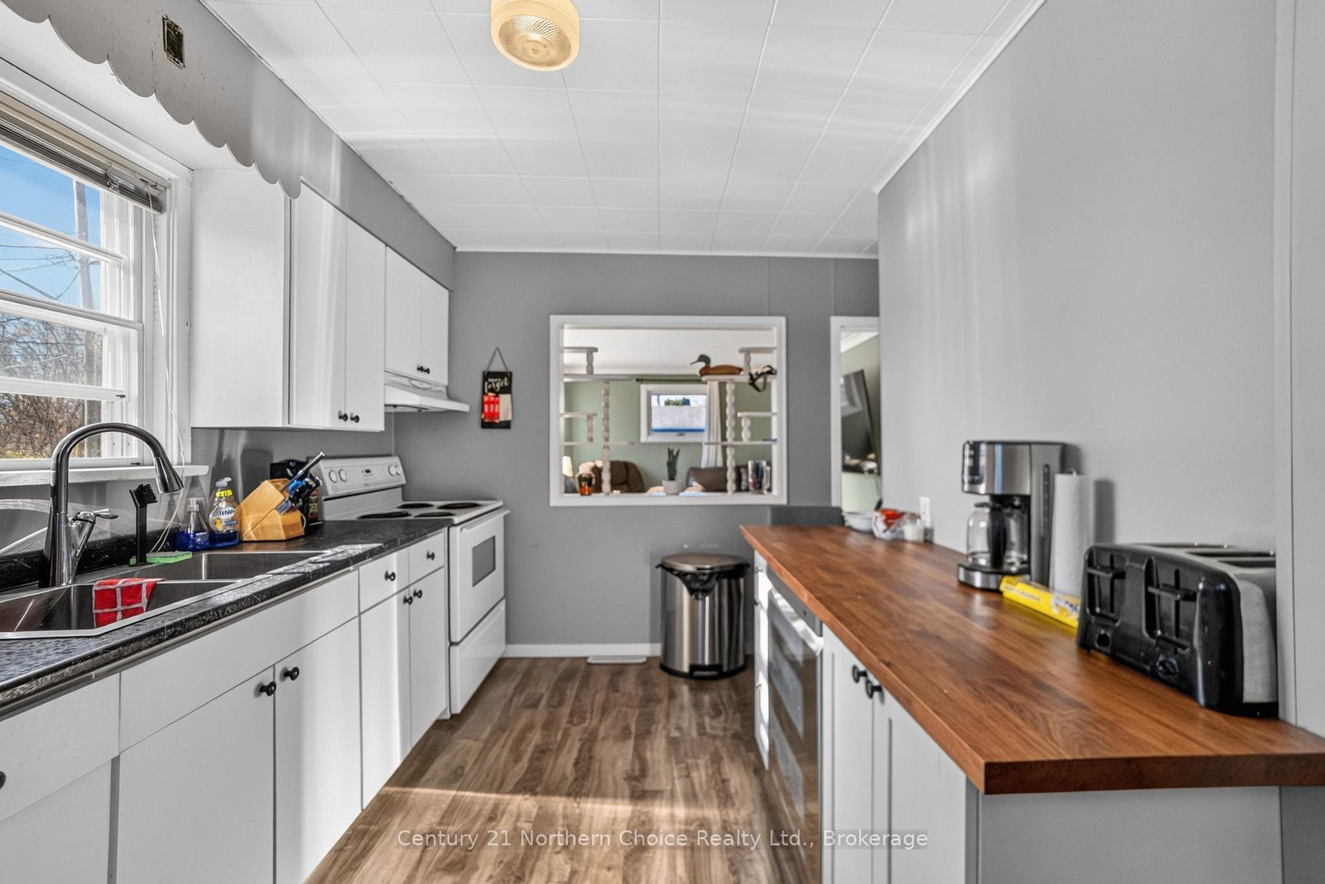 Photo 10 of 1038 1/2 Park Street, Kenora, Central — HOMEH