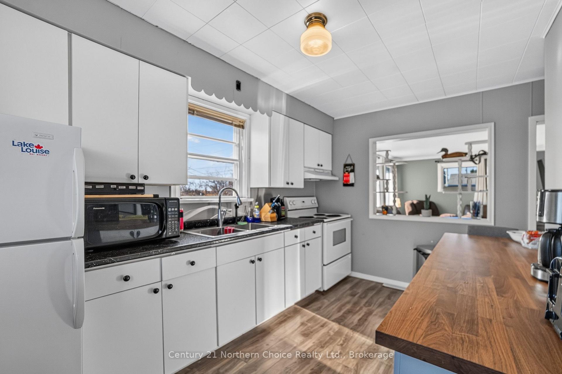 Photo 11 of 1038 1/2 Park Street, Kenora, Central — HOMEH