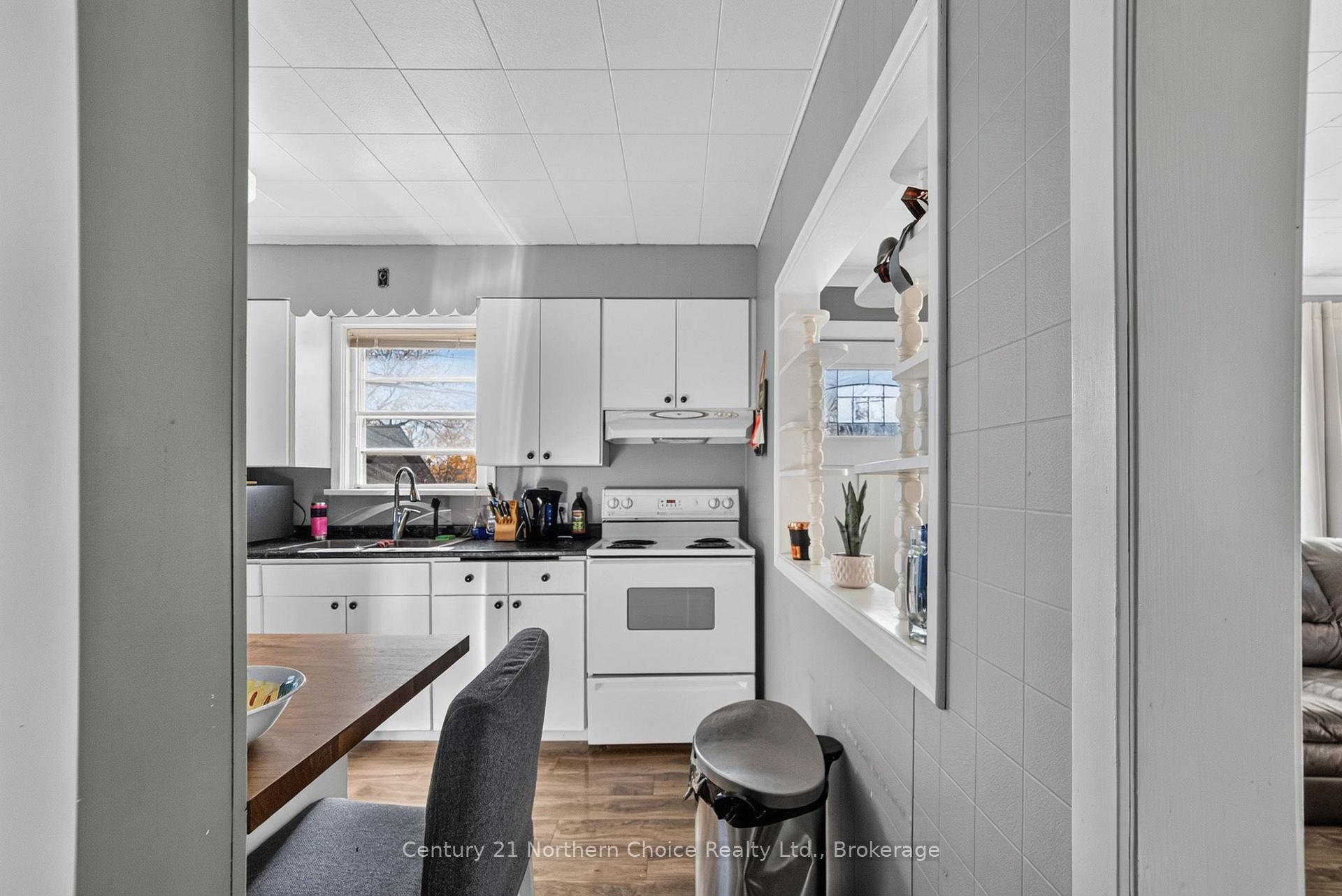Photo 12 of 1038 1/2 Park Street, Kenora, Central — HOMEH