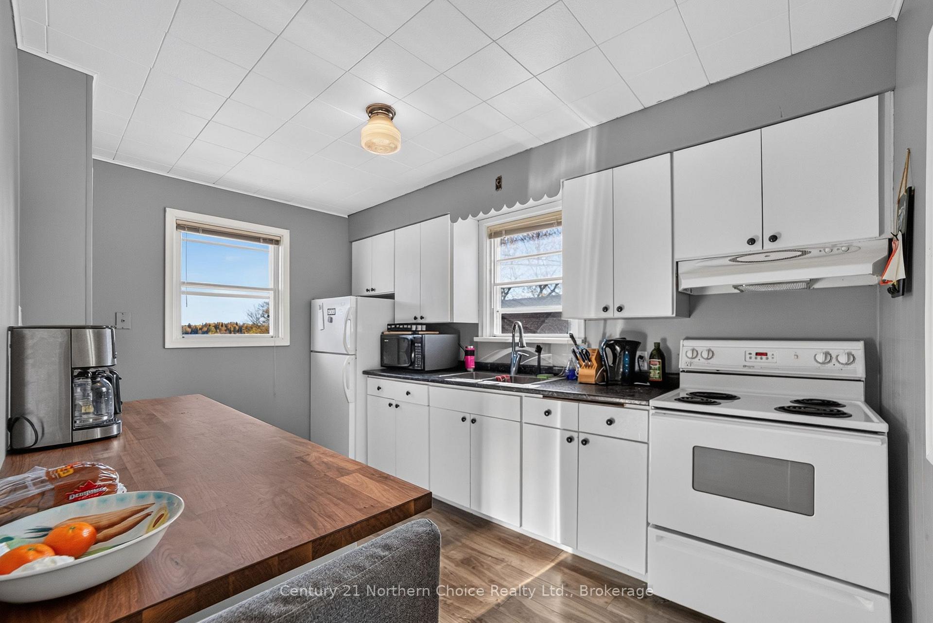Photo 13 of 1038 1/2 Park Street, Kenora, Central — HOMEH