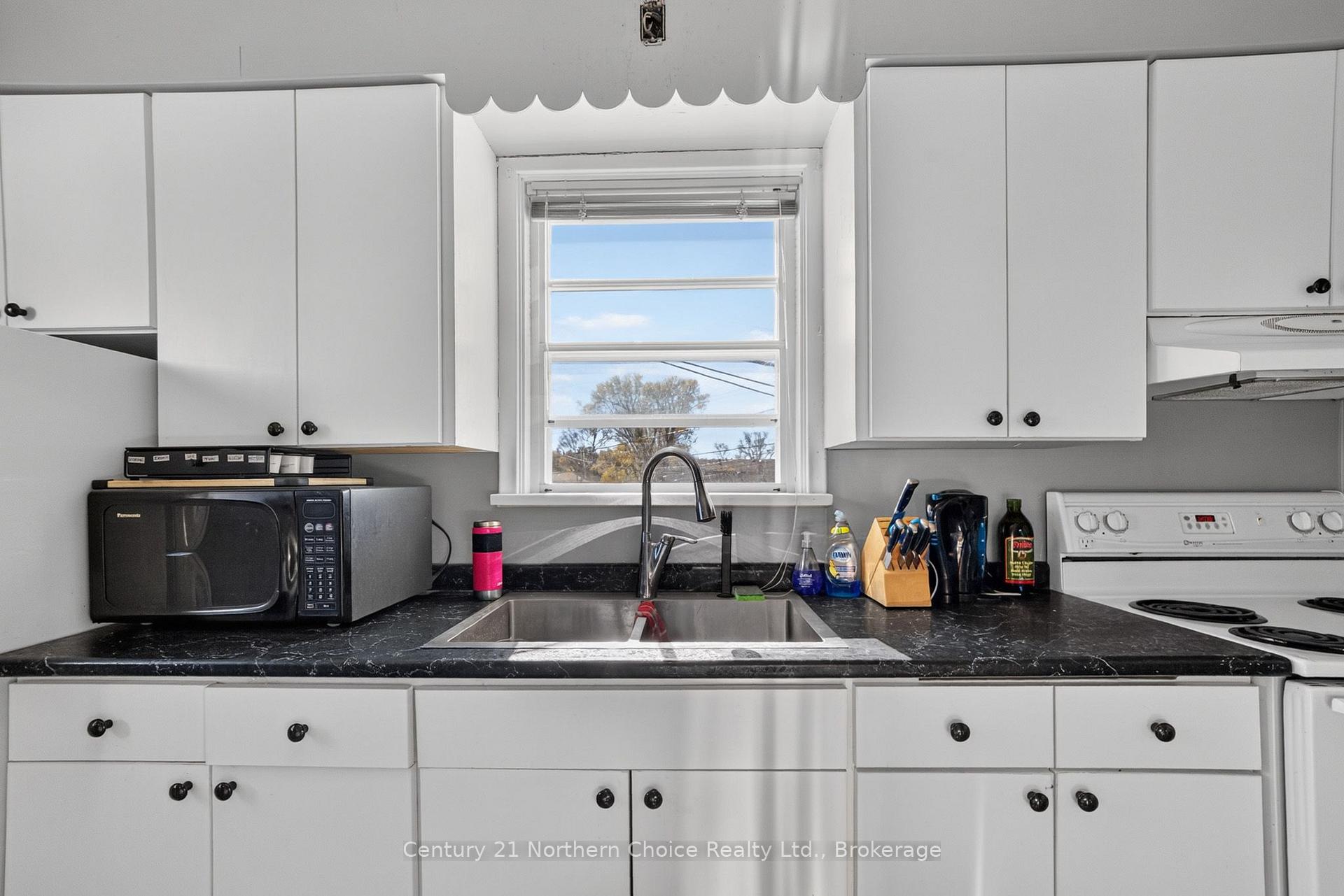 Photo 14 of 1038 1/2 Park Street, Kenora, Central — HOMEH
