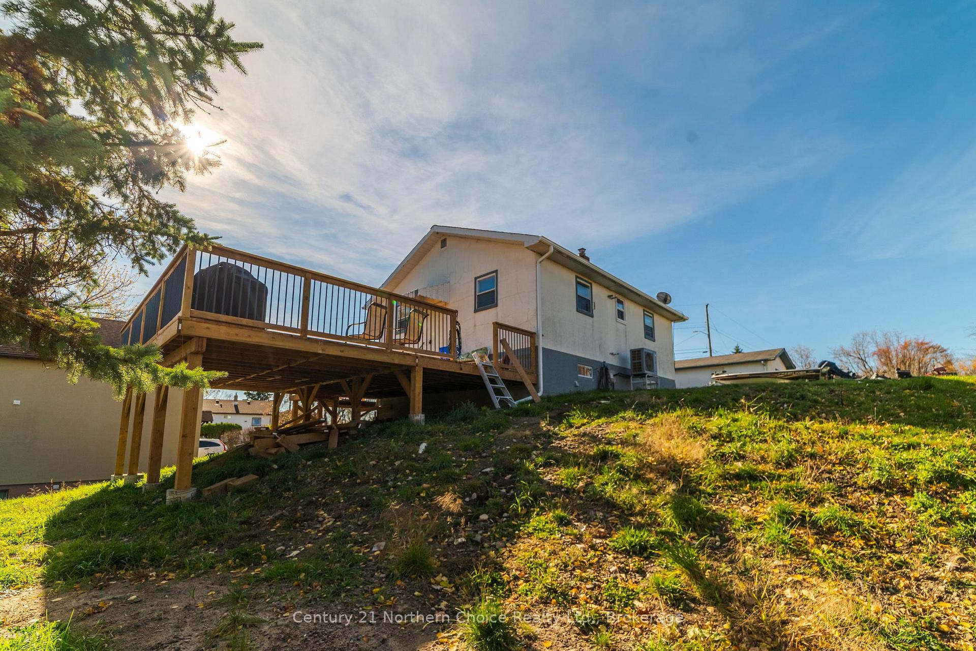 Photo 29 of 1038 1/2 Park Street, Kenora, Central — HOMEH