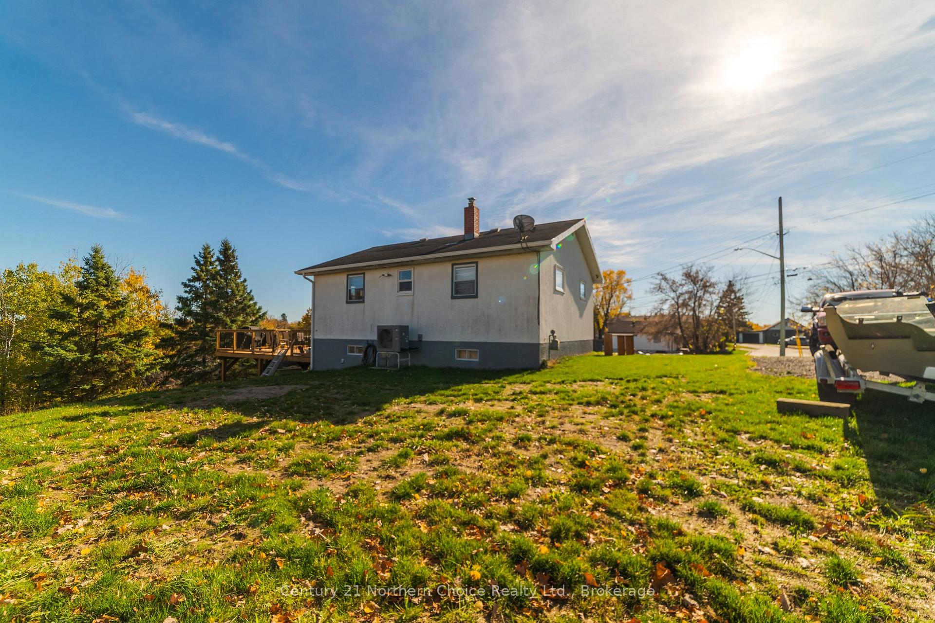 Photo 31 of 1038 1/2 Park Street, Kenora, Central — HOMEH