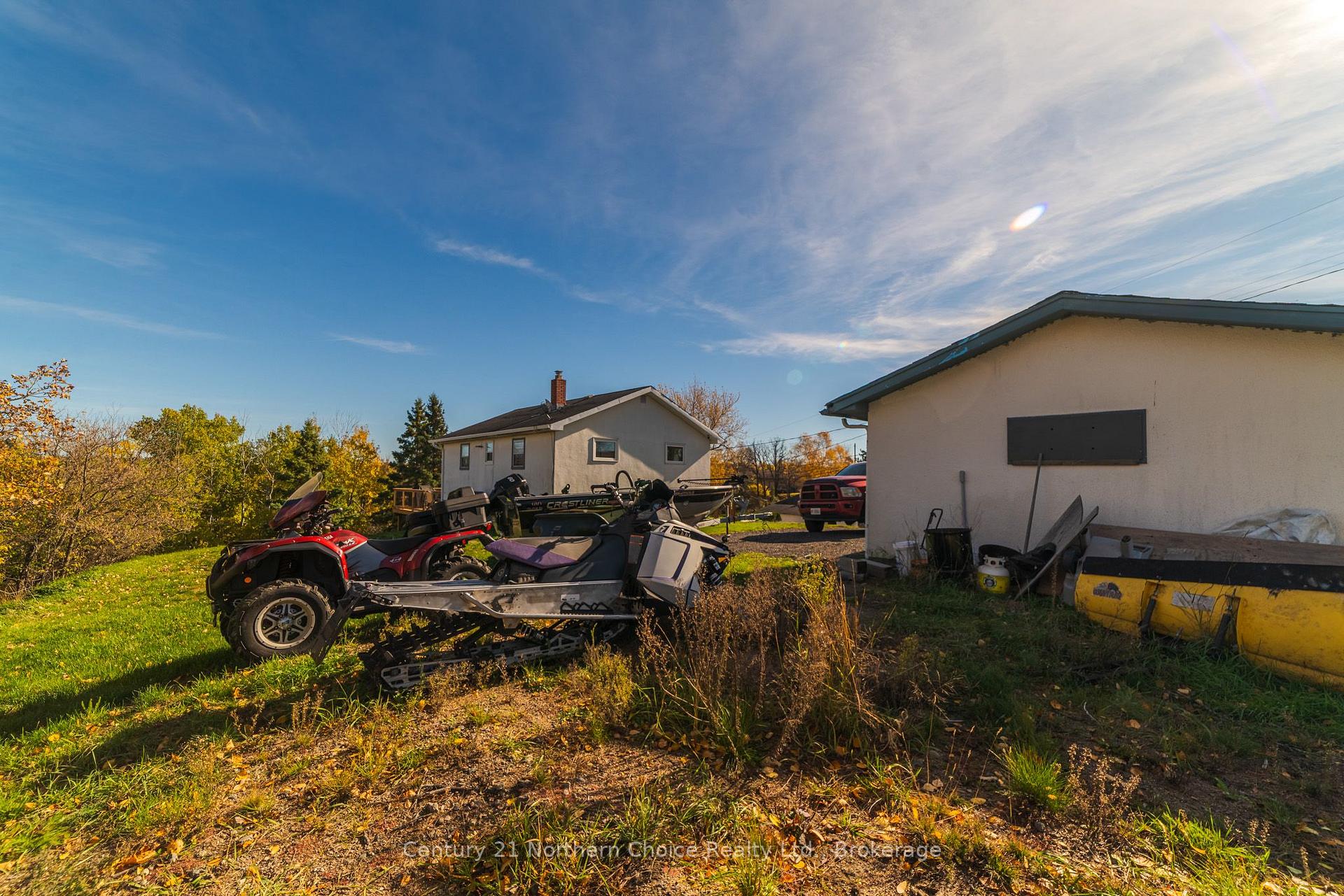 Photo 33 of 1038 1/2 Park Street, Kenora, Central — HOMEH