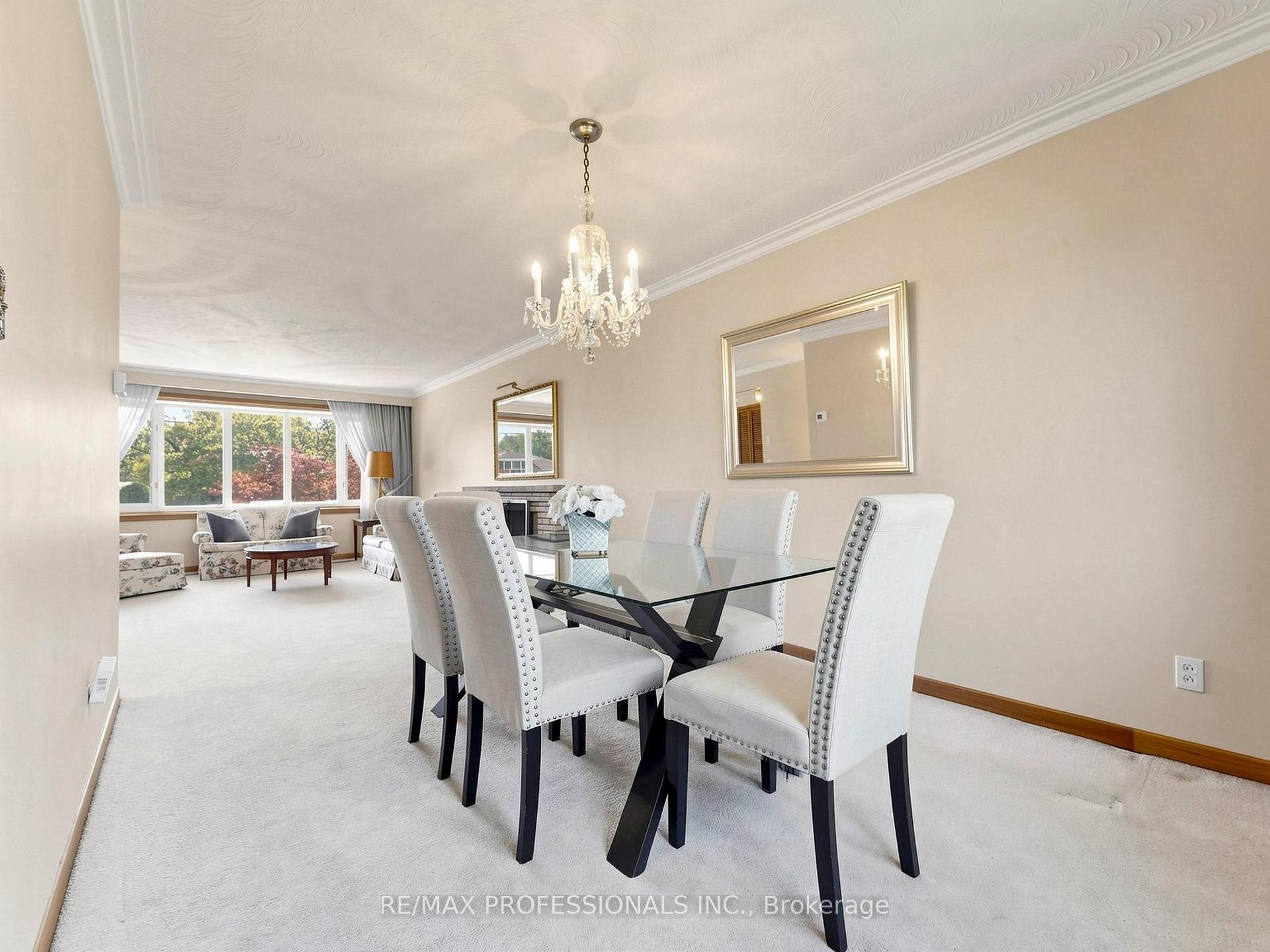 Photo 10 of 32 Summitcrest Drive, Etobicoke, Willowridge-Martingrove-Richview — HOMEH