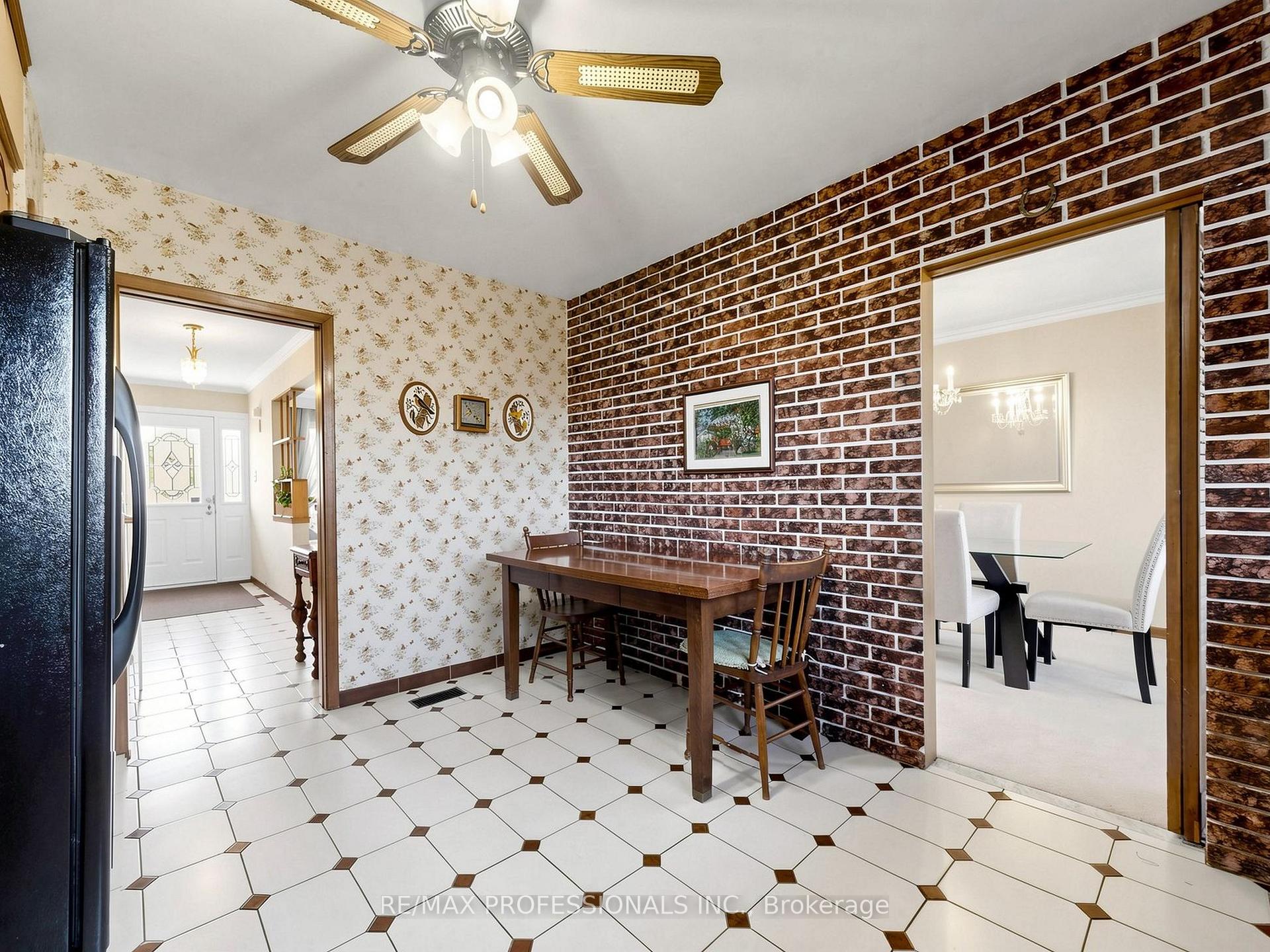 Photo 15 of 32 Summitcrest Drive, Etobicoke, Willowridge-Martingrove-Richview — HOMEH
