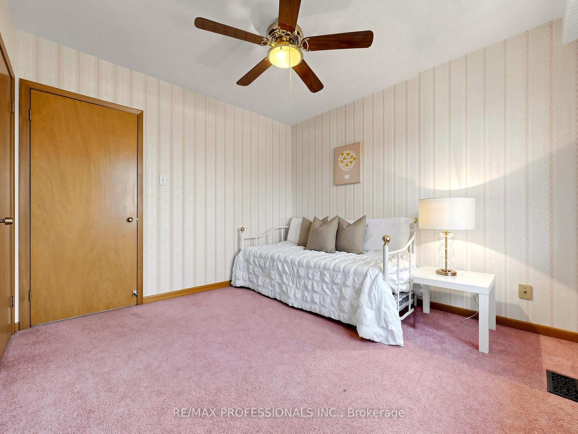 Photo 16 of 32 Summitcrest Drive, Etobicoke, Willowridge-Martingrove-Richview — HOMEH