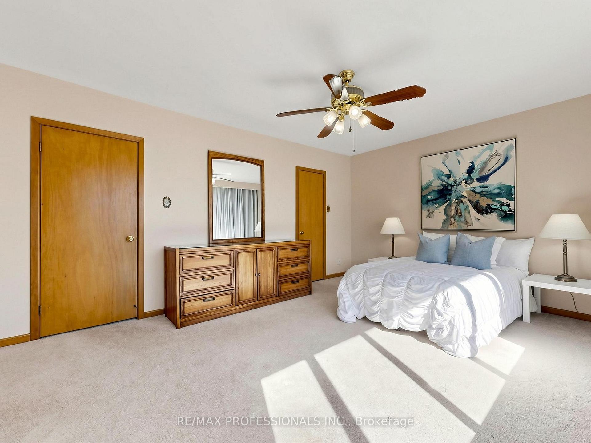 Photo 21 of 32 Summitcrest Drive, Etobicoke, Willowridge-Martingrove-Richview — HOMEH