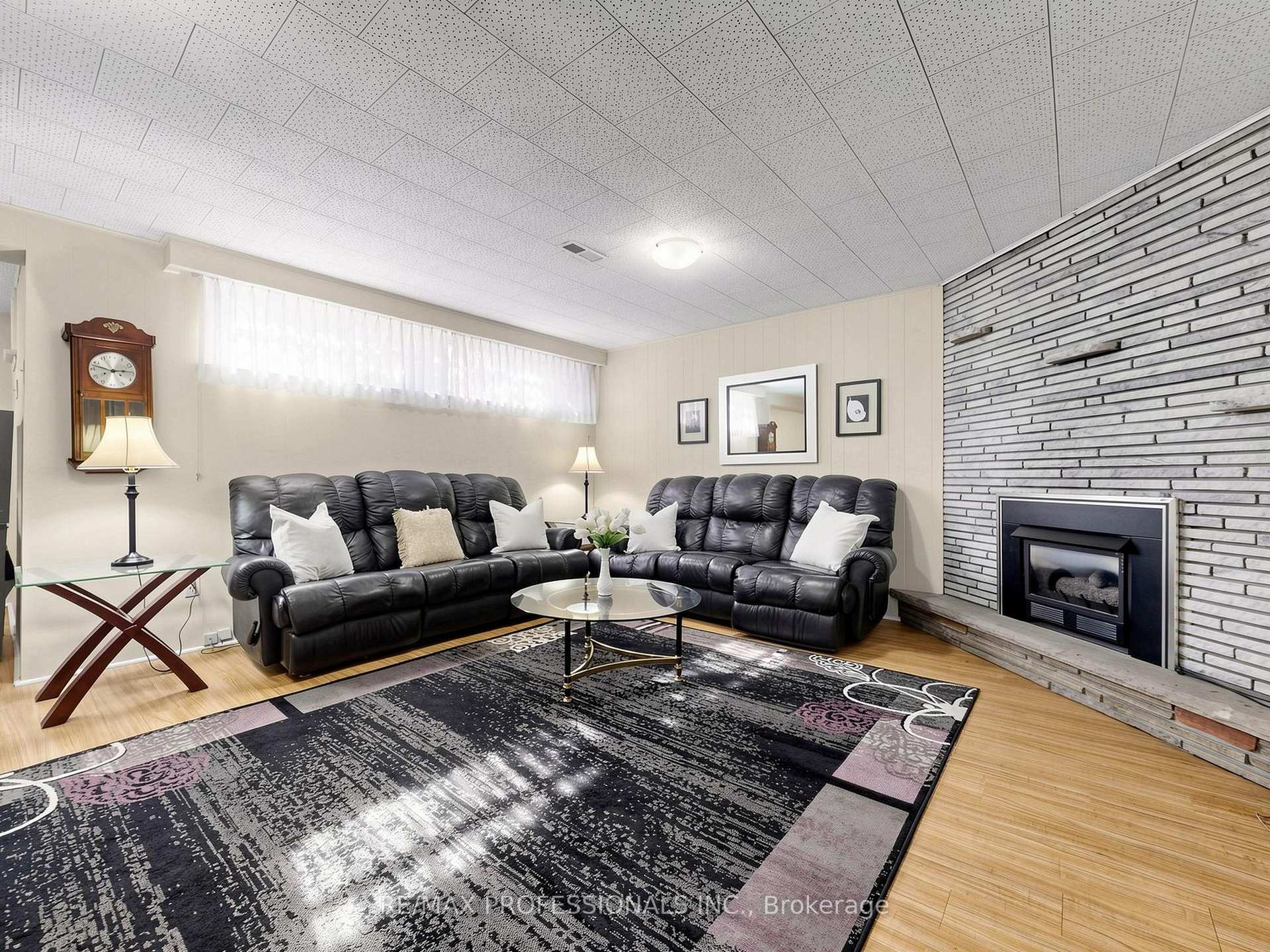 Photo 29 of 32 Summitcrest Drive, Etobicoke, Willowridge-Martingrove-Richview — HOMEH