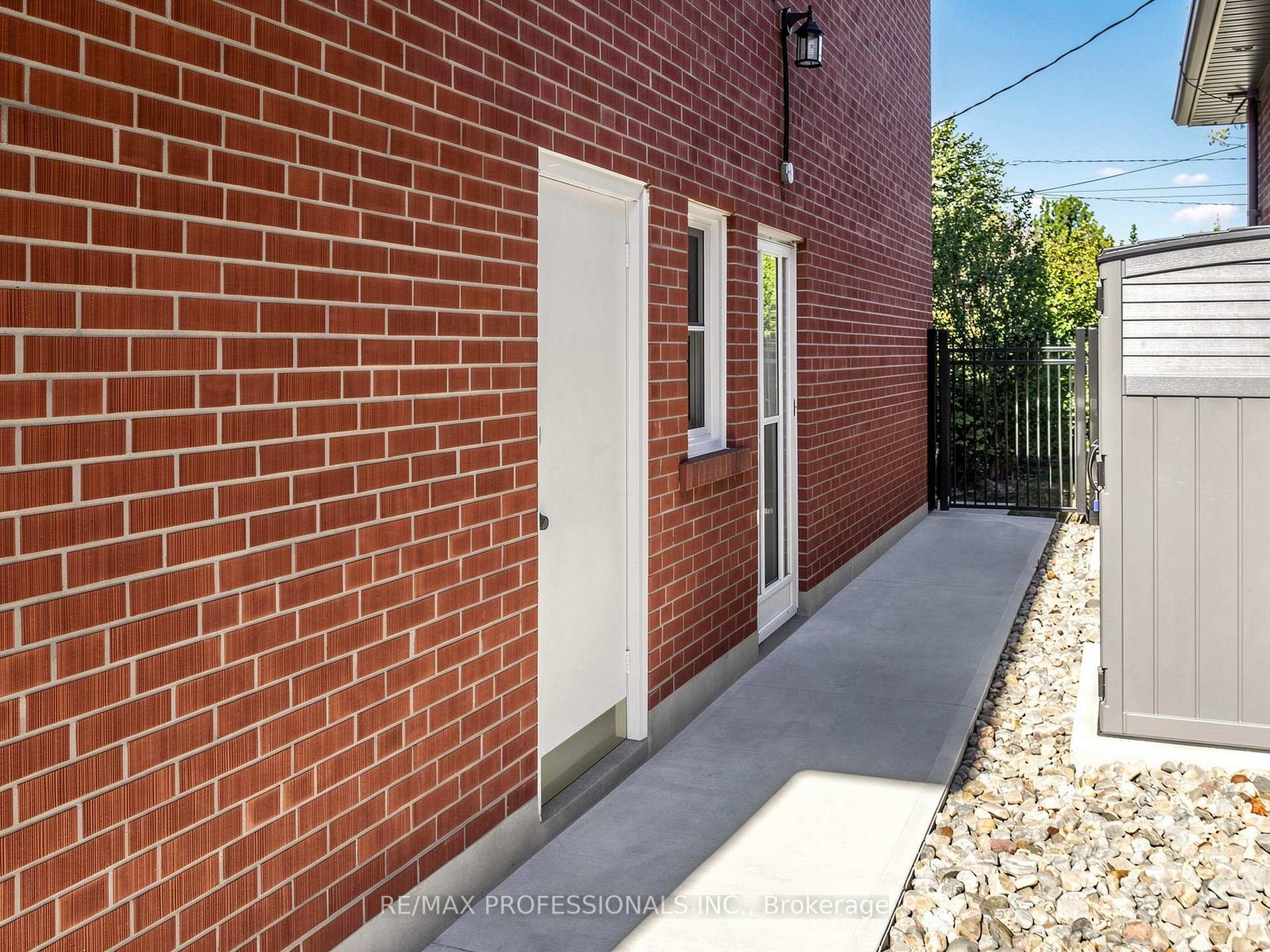 Photo 33 of 32 Summitcrest Drive, Etobicoke, Willowridge-Martingrove-Richview — HOMEH