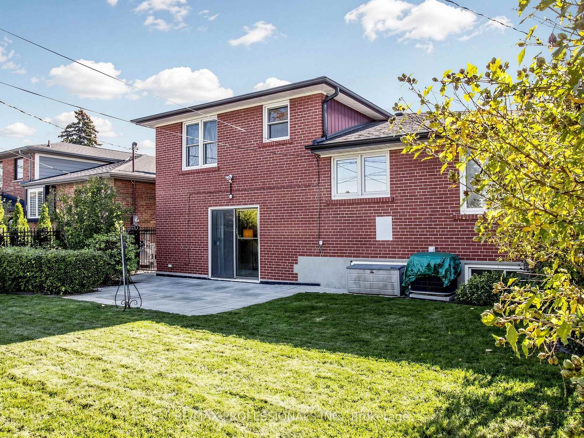 Photo 34 of 32 Summitcrest Drive, Etobicoke, Willowridge-Martingrove-Richview — HOMEH
